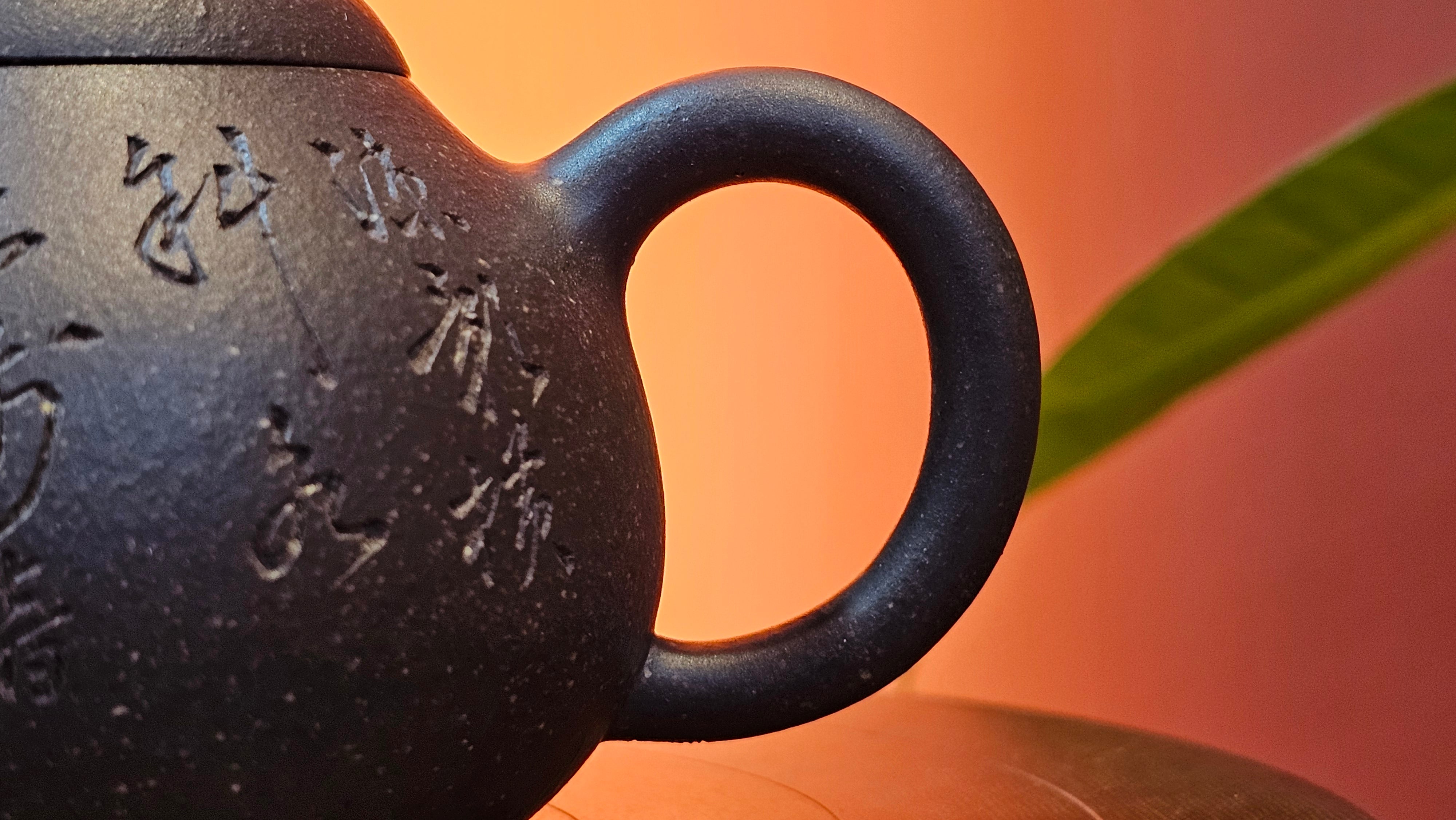 Du Zhi Hu《笃志壶》, 173.8ml, Hei Zi Ni 黑紫泥, by our Craftsman Zhang Huan 张欢, Calligraphy and Plum Blossoms Engraving by Craftsman Yi Cheng 逸成 ~!Congratulations to Ms J.C.! 0347hrs 9th August 2025, Los Angeles, CA.
