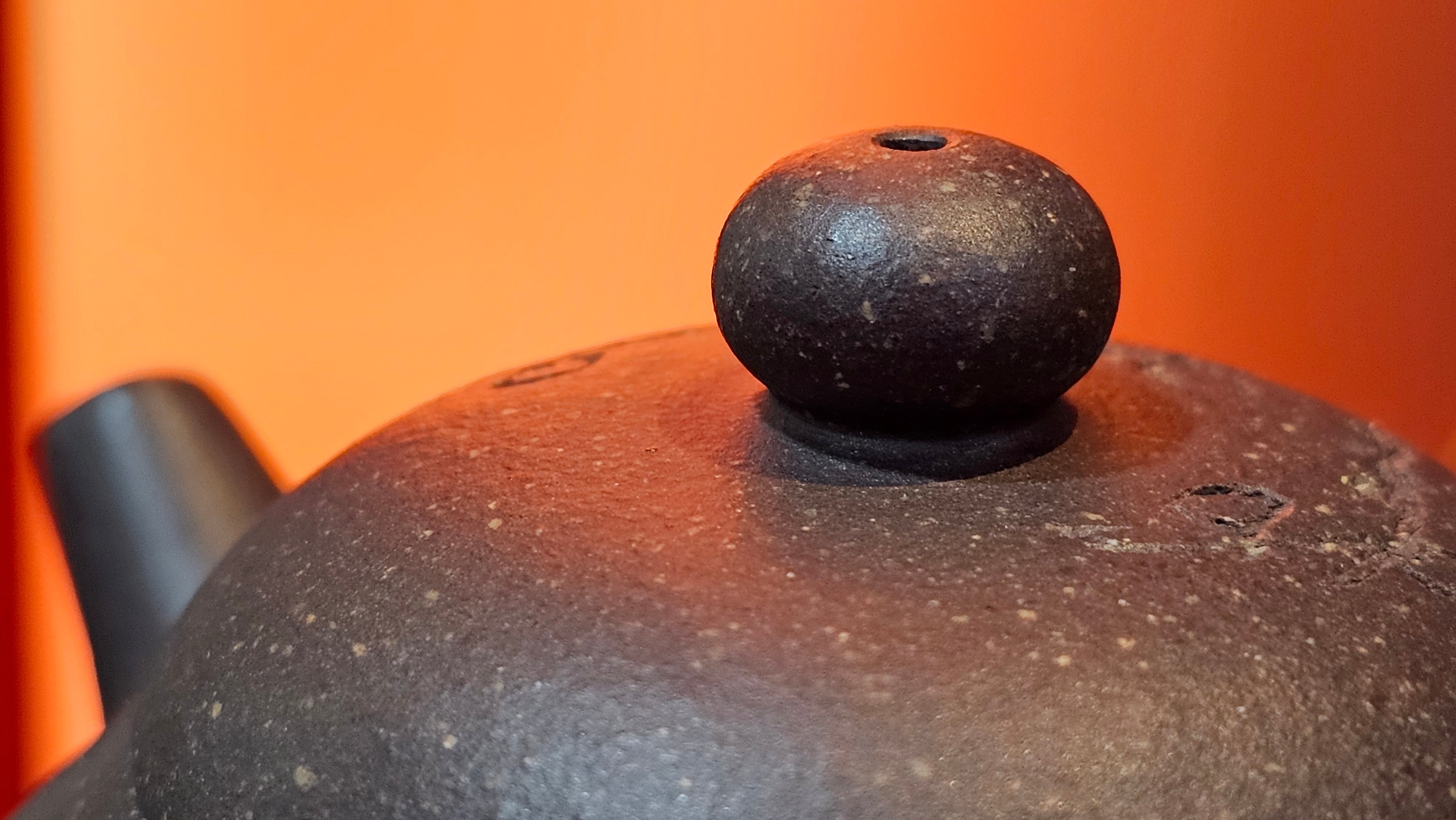 Du Zhi Hu《笃志壶》, 173.8ml, Hei Zi Ni 黑紫泥, by our Craftsman Zhang Huan 张欢, Calligraphy and Plum Blossoms Engraving by Craftsman Yi Cheng 逸成 ~!Congratulations to Ms J.C.! 0347hrs 9th August 2025, Los Angeles, CA.