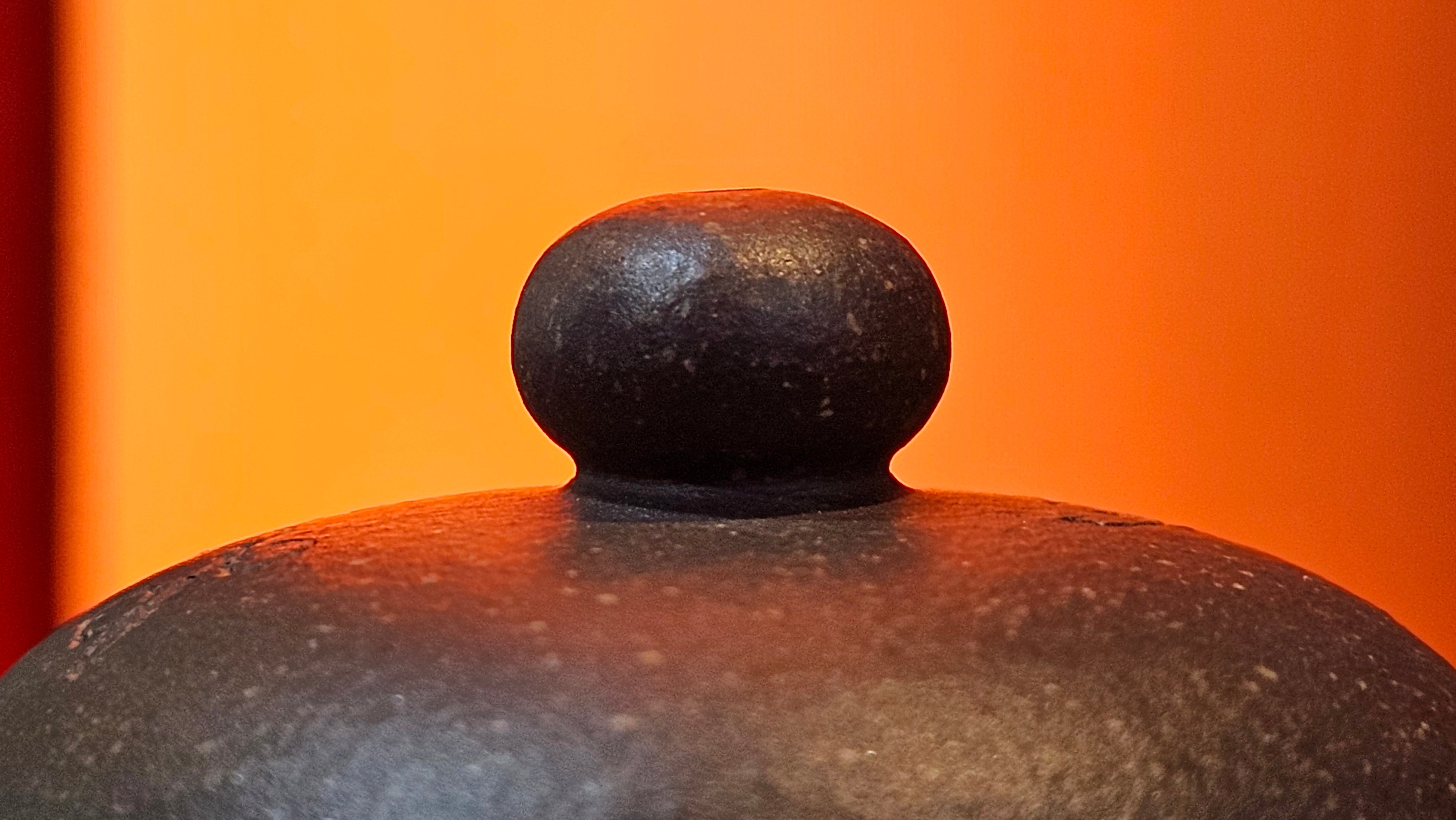 Du Zhi Hu《笃志壶》, 173.8ml, Hei Zi Ni 黑紫泥, by our Craftsman Zhang Huan 张欢, Calligraphy and Plum Blossoms Engraving by Craftsman Yi Cheng 逸成 ~!Congratulations to Ms J.C.! 0347hrs 9th August 2025, Los Angeles, CA.