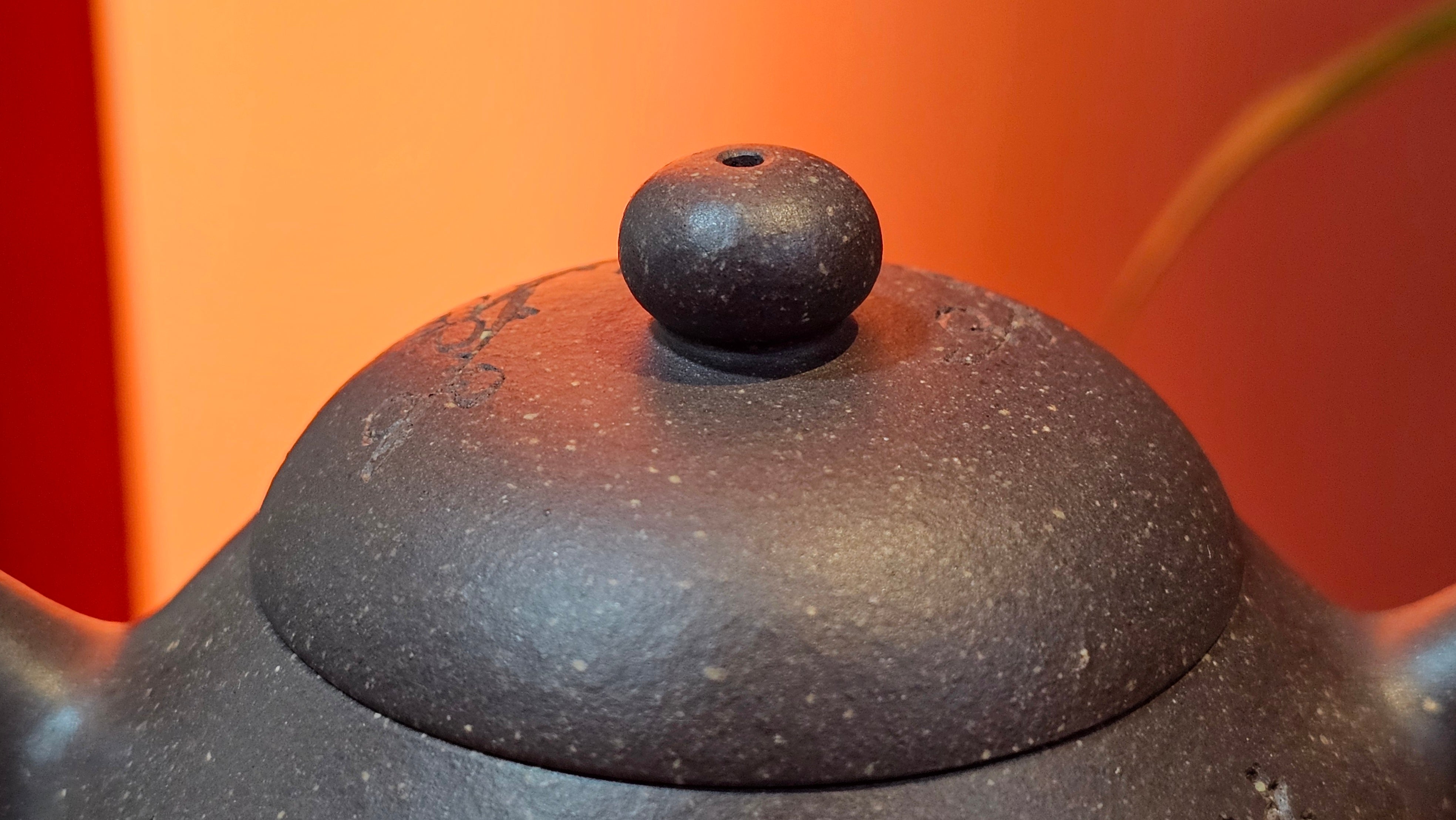 Du Zhi Hu《笃志壶》, 173.8ml, Hei Zi Ni 黑紫泥, by our Craftsman Zhang Huan 张欢, Calligraphy and Plum Blossoms Engraving by Craftsman Yi Cheng 逸成 ~!Congratulations to Ms J.C.! 0347hrs 9th August 2025, Los Angeles, CA.