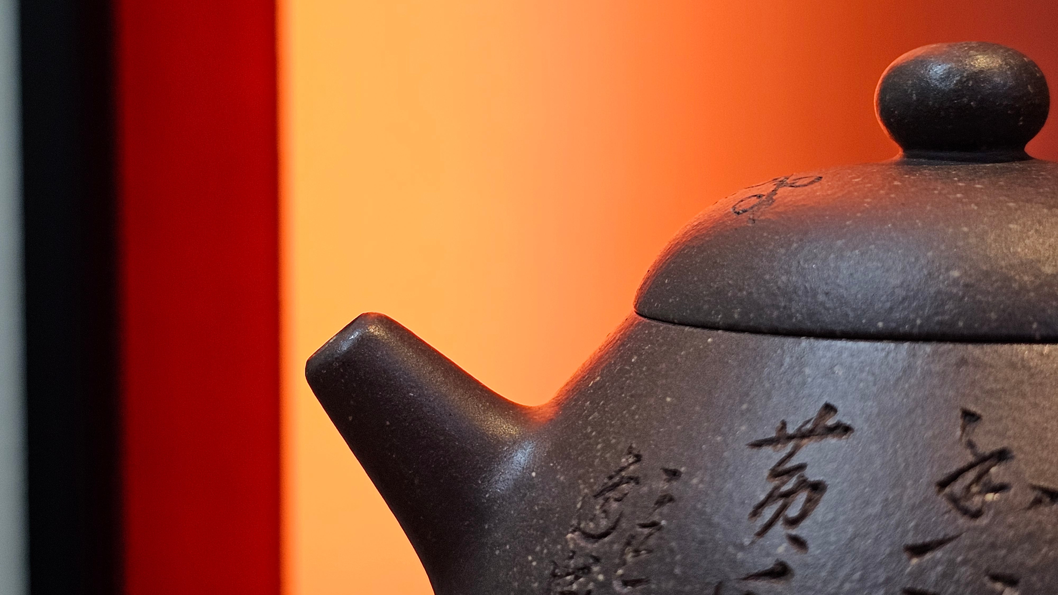 Du Zhi Hu《笃志壶》, 173.8ml, Hei Zi Ni 黑紫泥, by our Craftsman Zhang Huan 张欢, Calligraphy and Plum Blossoms Engraving by Craftsman Yi Cheng 逸成 ~!Congratulations to Ms J.C.! 0347hrs 9th August 2025, Los Angeles, CA.