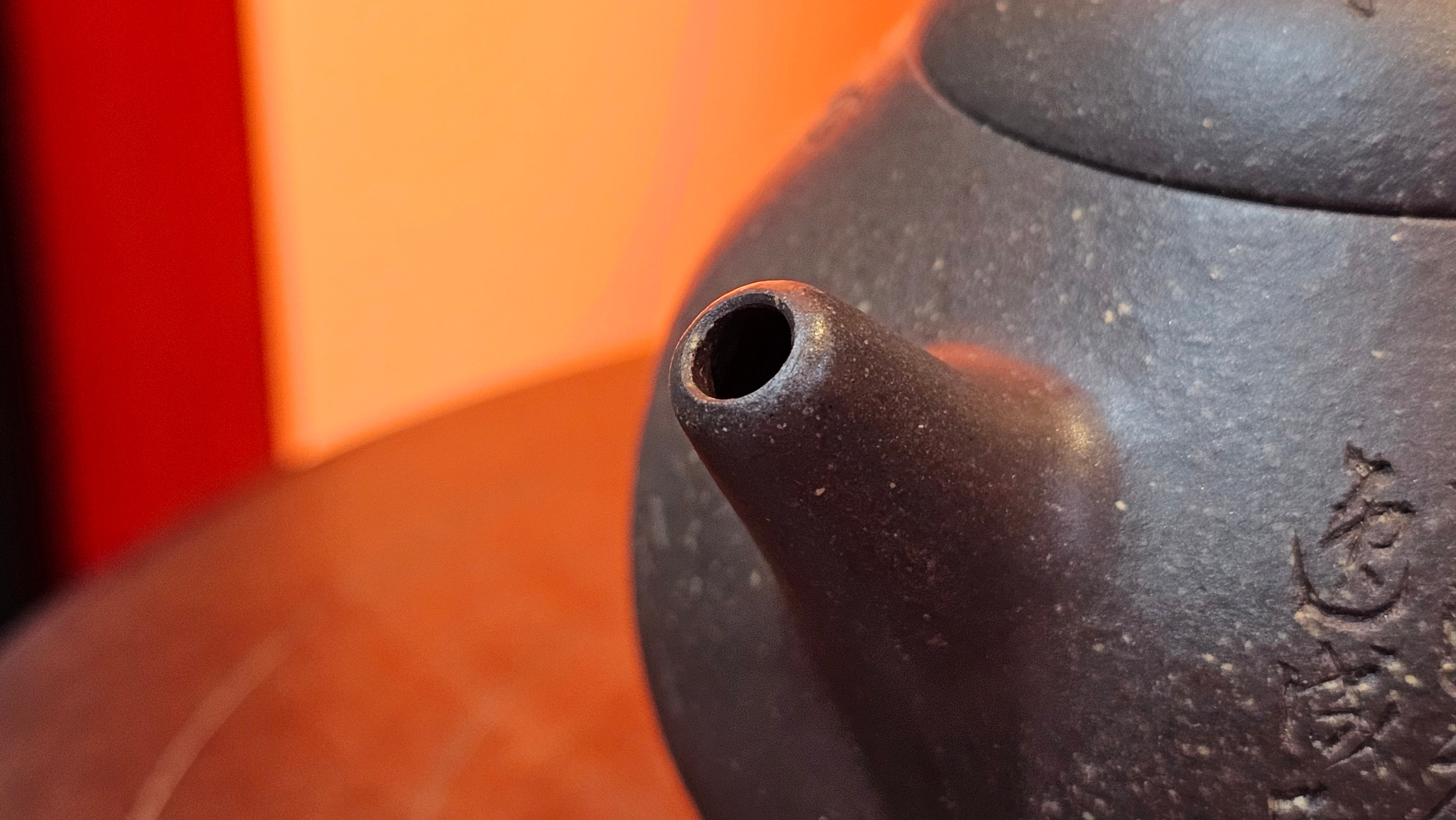 Du Zhi Hu《笃志壶》, 173.8ml, Hei Zi Ni 黑紫泥, by our Craftsman Zhang Huan 张欢, Calligraphy and Plum Blossoms Engraving by Craftsman Yi Cheng 逸成 ~!Congratulations to Ms J.C.! 0347hrs 9th August 2025, Los Angeles, CA.