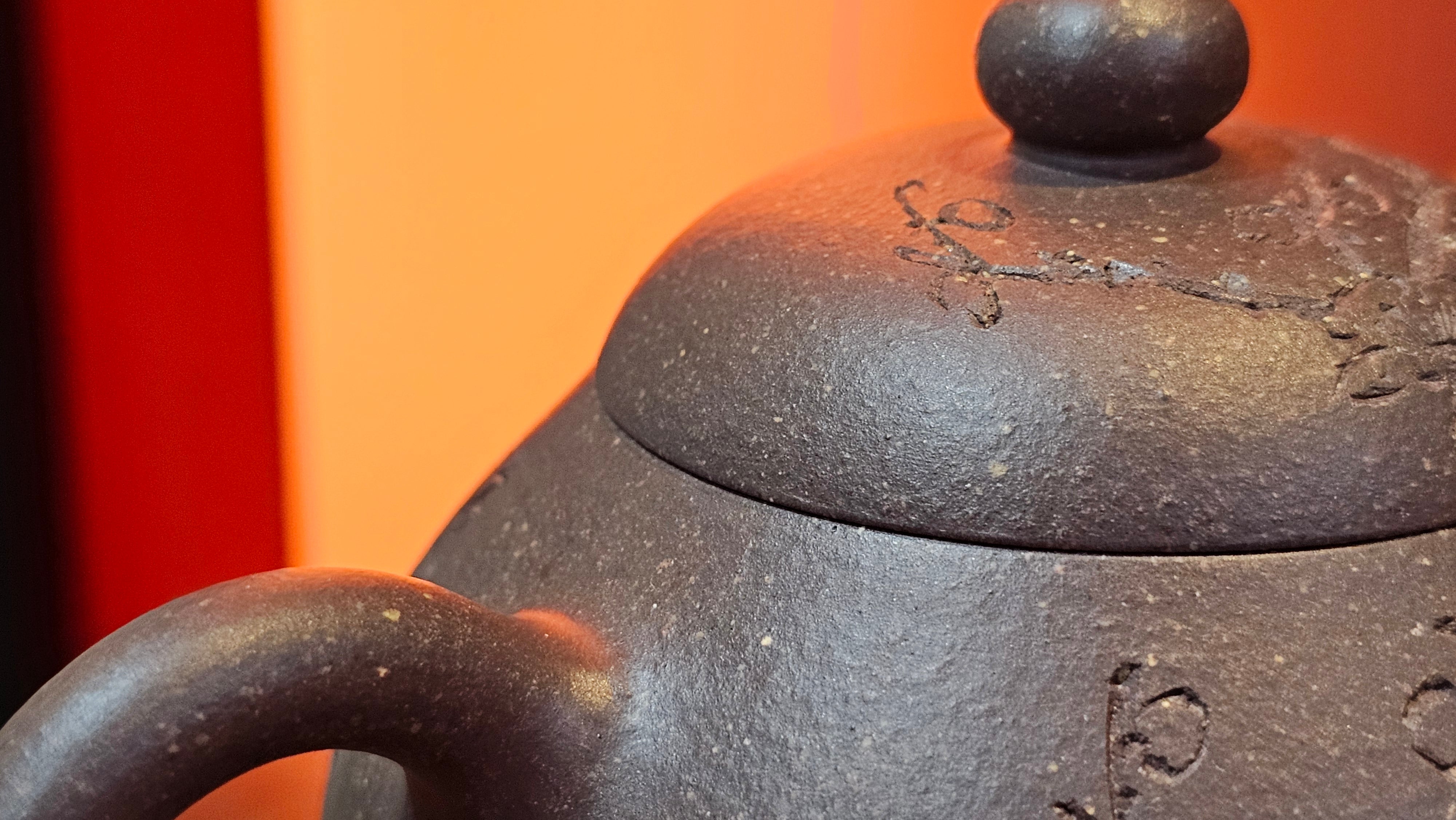 Du Zhi Hu《笃志壶》, 173.8ml, Hei Zi Ni 黑紫泥, by our Craftsman Zhang Huan 张欢, Calligraphy and Plum Blossoms Engraving by Craftsman Yi Cheng 逸成 ~!Congratulations to Ms J.C.! 0347hrs 9th August 2025, Los Angeles, CA.