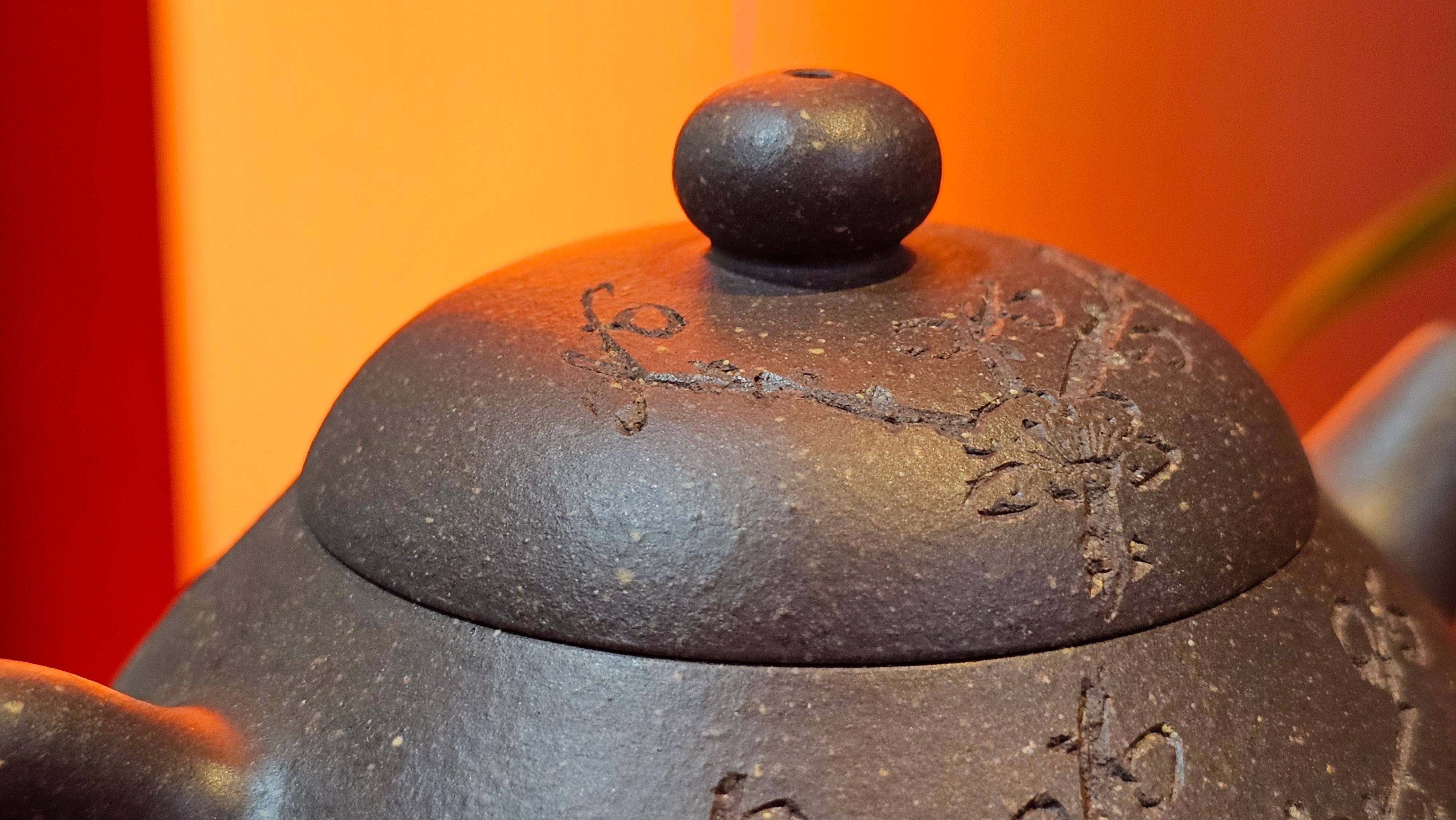 Du Zhi Hu《笃志壶》, 173.8ml, Hei Zi Ni 黑紫泥, by our Craftsman Zhang Huan 张欢, Calligraphy and Plum Blossoms Engraving by Craftsman Yi Cheng 逸成 ~!Congratulations to Ms J.C.! 0347hrs 9th August 2025, Los Angeles, CA.