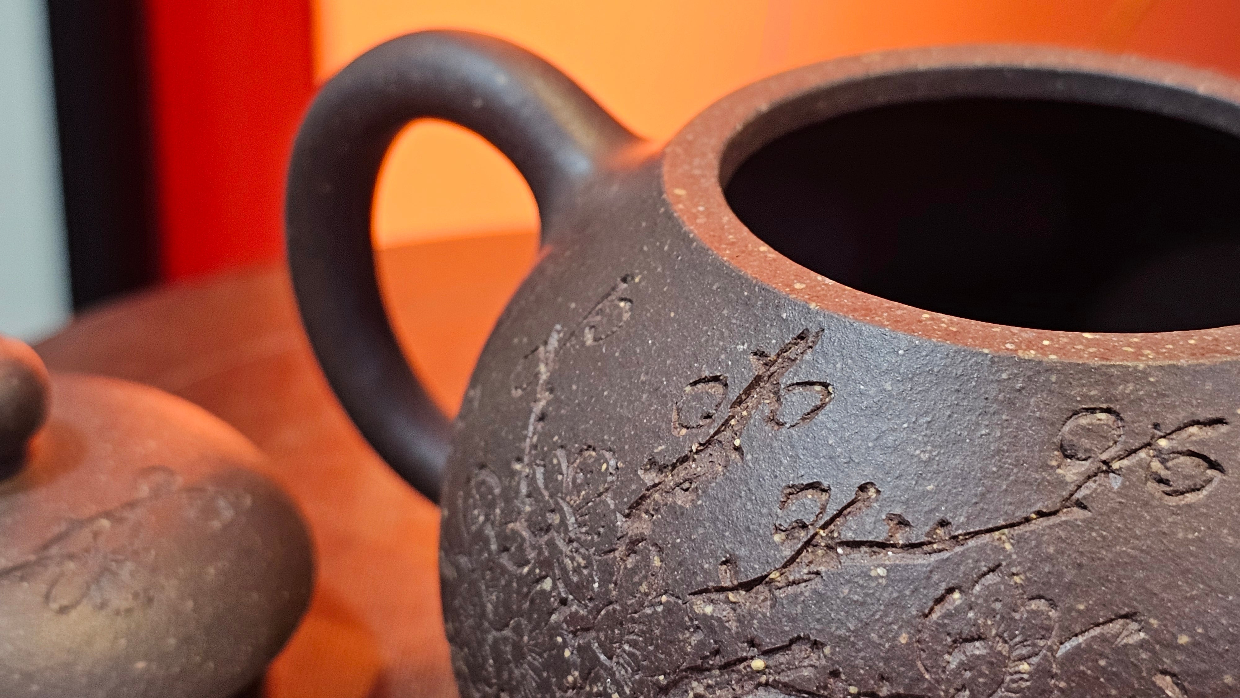 Du Zhi Hu《笃志壶》, 173.8ml, Hei Zi Ni 黑紫泥, by our Craftsman Zhang Huan 张欢, Calligraphy and Plum Blossoms Engraving by Craftsman Yi Cheng 逸成 ~!Congratulations to Ms J.C.! 0347hrs 9th August 2025, Los Angeles, CA.