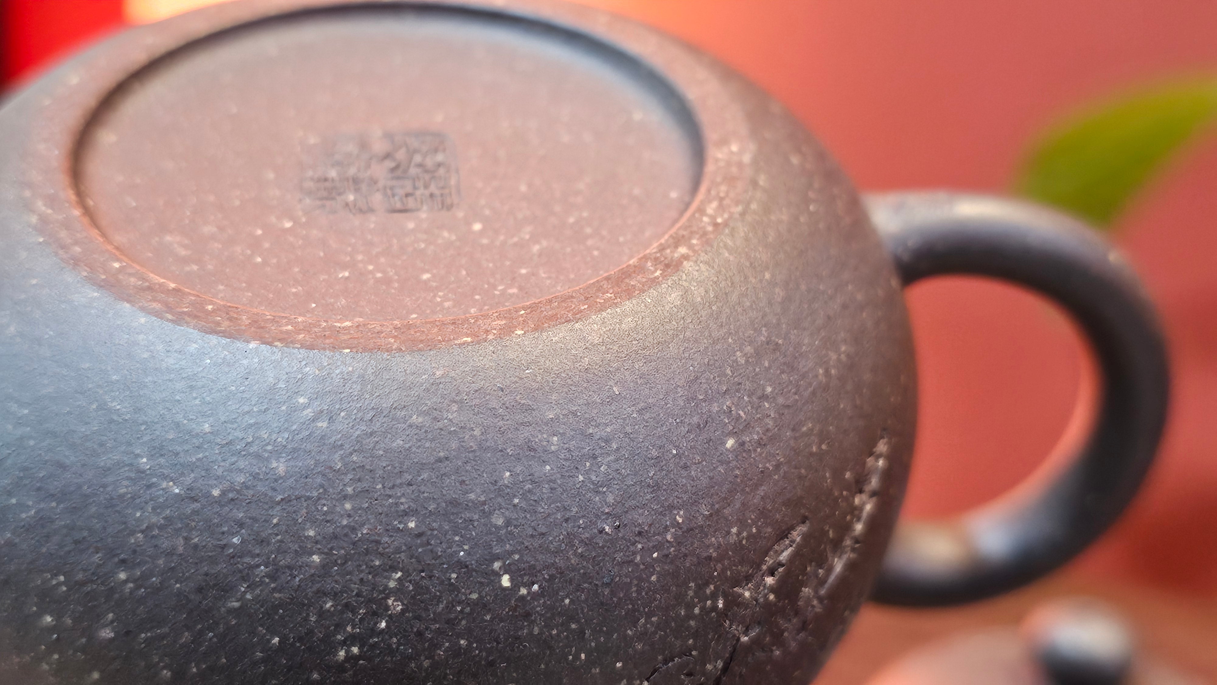 Du Zhi Hu《笃志壶》, 173.8ml, Hei Zi Ni 黑紫泥, by our Craftsman Zhang Huan 张欢, Calligraphy and Plum Blossoms Engraving by Craftsman Yi Cheng 逸成 ~!Congratulations to Ms J.C.! 0347hrs 9th August 2025, Los Angeles, CA.