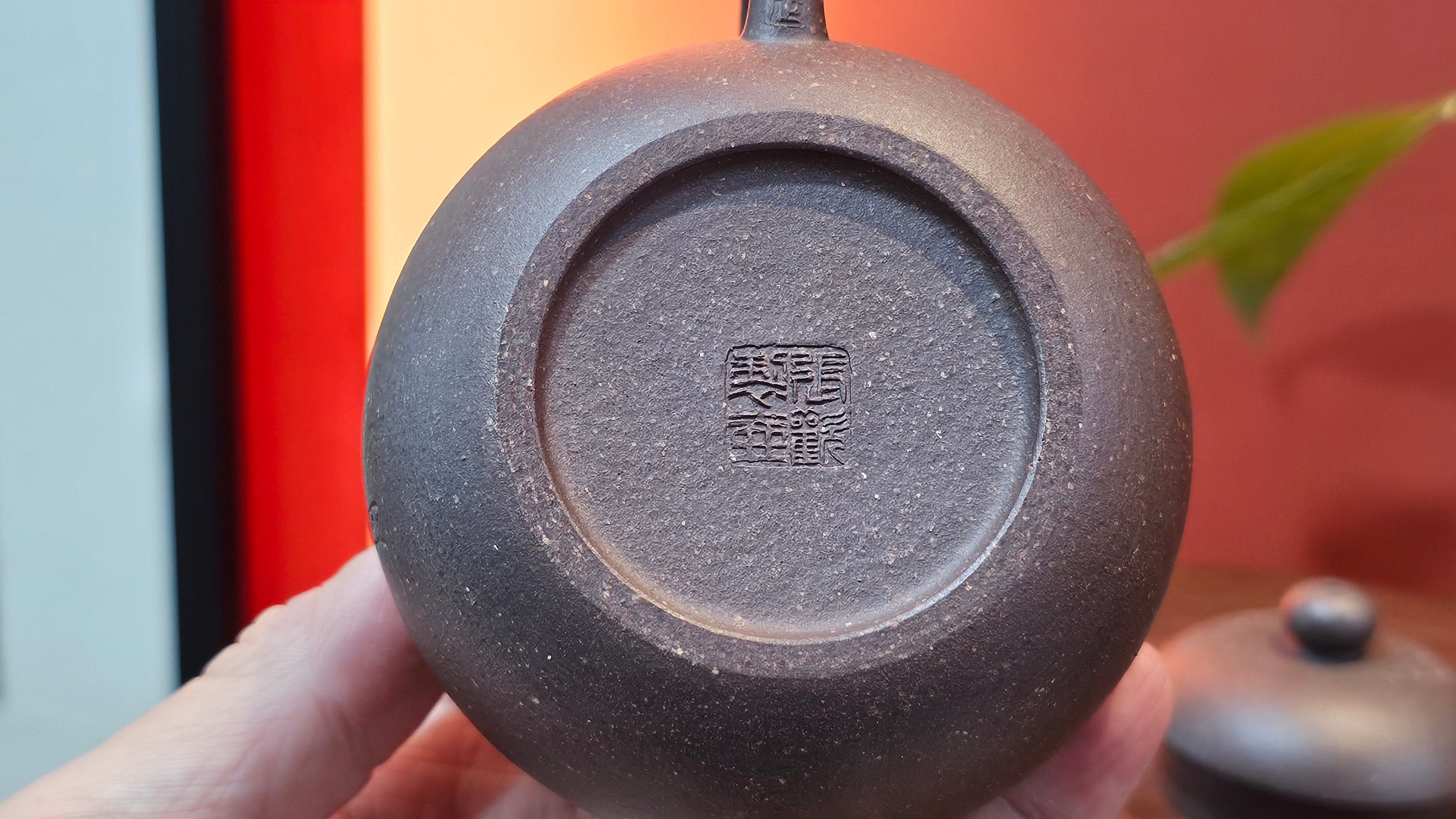 Du Zhi Hu《笃志壶》, 173.8ml, Hei Zi Ni 黑紫泥, by our Craftsman Zhang Huan 张欢, Calligraphy and Plum Blossoms Engraving by Craftsman Yi Cheng 逸成 ~!Congratulations to Ms J.C.! 0347hrs 9th August 2025, Los Angeles, CA.