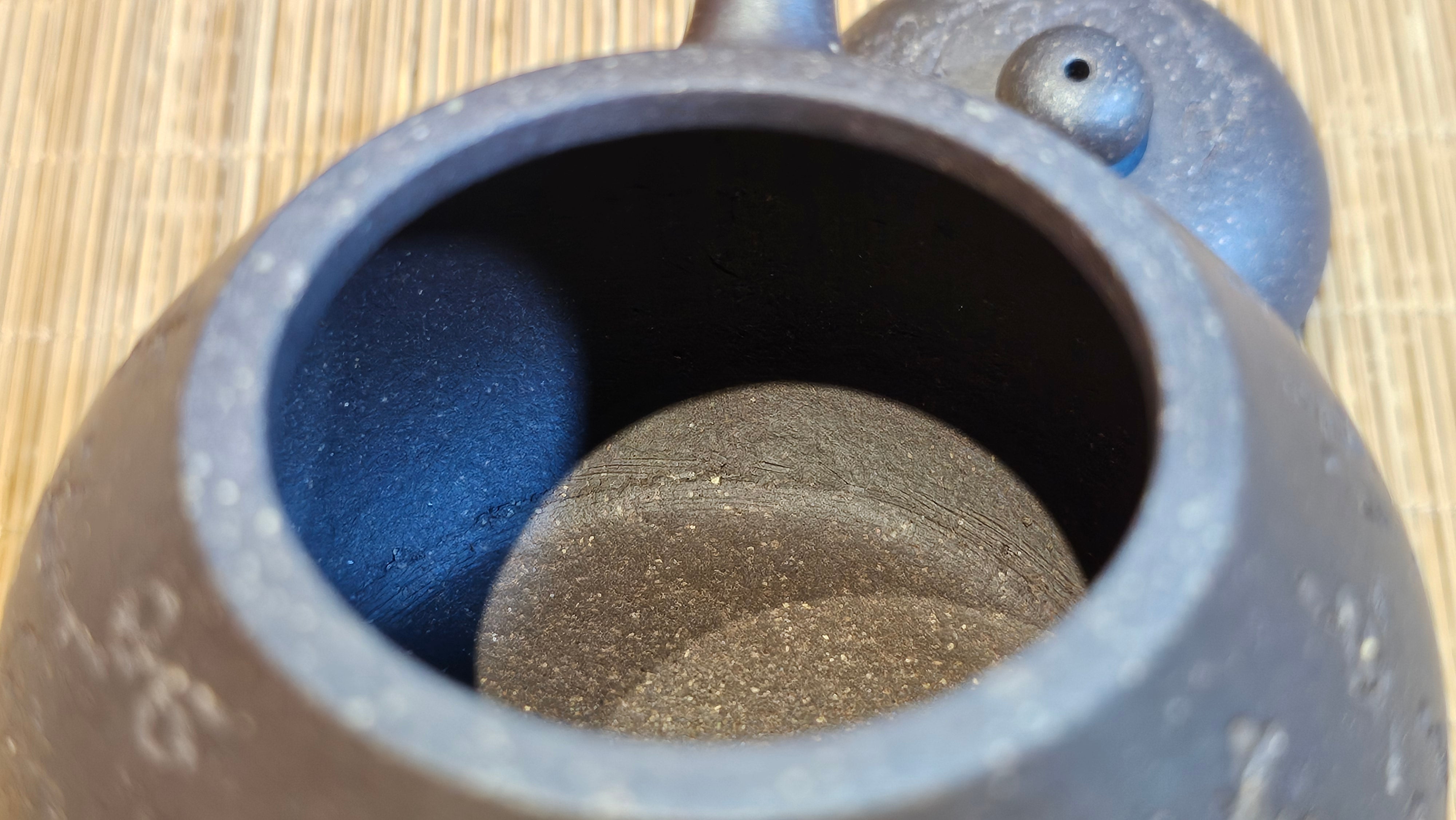 Du Zhi Hu《笃志壶》, 173.8ml, Hei Zi Ni 黑紫泥, by our Craftsman Zhang Huan 张欢, Calligraphy and Plum Blossoms Engraving by Craftsman Yi Cheng 逸成 ~!Congratulations to Ms J.C.! 0347hrs 9th August 2025, Los Angeles, CA.