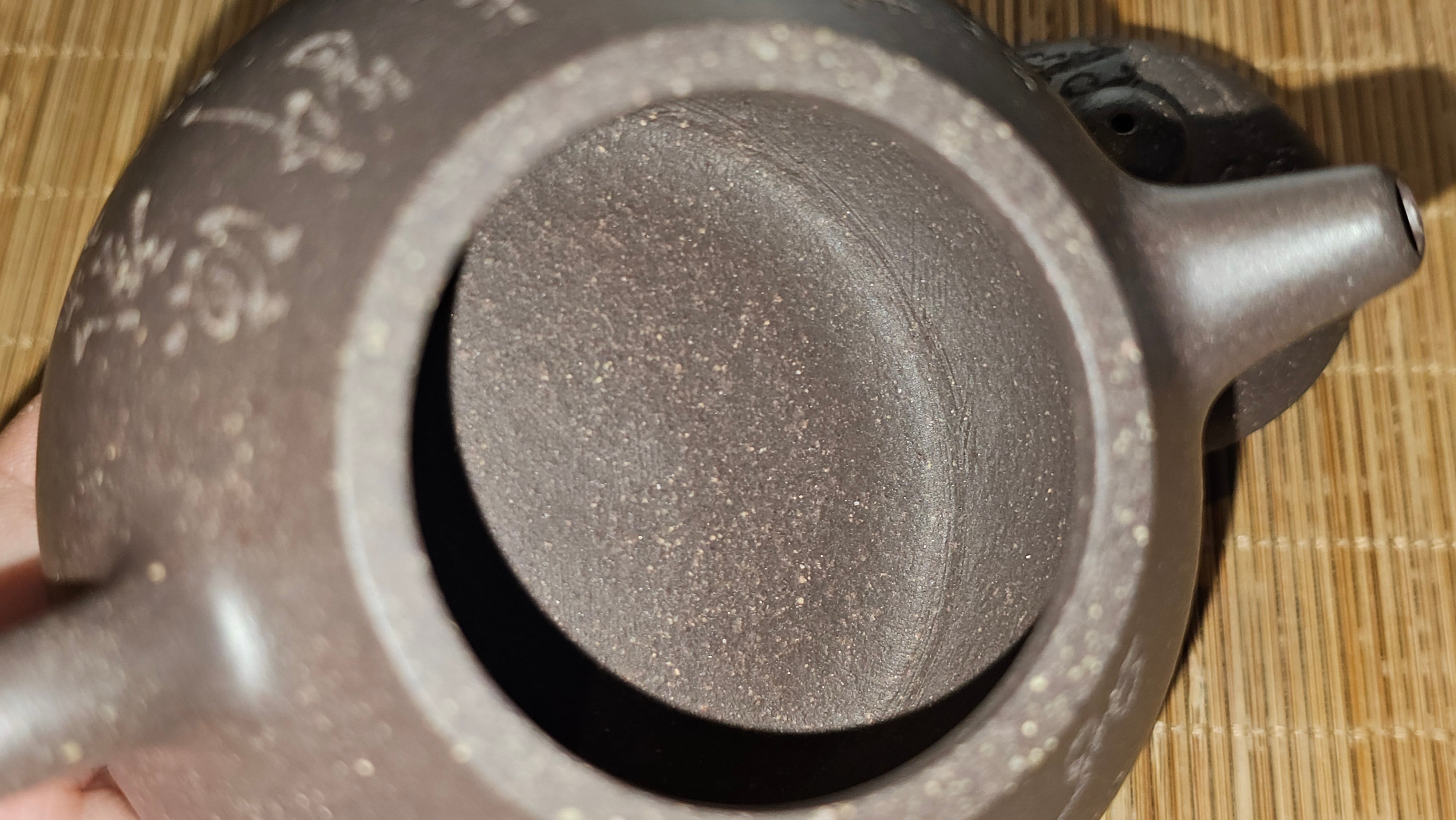 Du Zhi Hu《笃志壶》, 173.8ml, Hei Zi Ni 黑紫泥, by our Craftsman Zhang Huan 张欢, Calligraphy and Plum Blossoms Engraving by Craftsman Yi Cheng 逸成 ~!Congratulations to Ms J.C.! 0347hrs 9th August 2025, Los Angeles, CA.