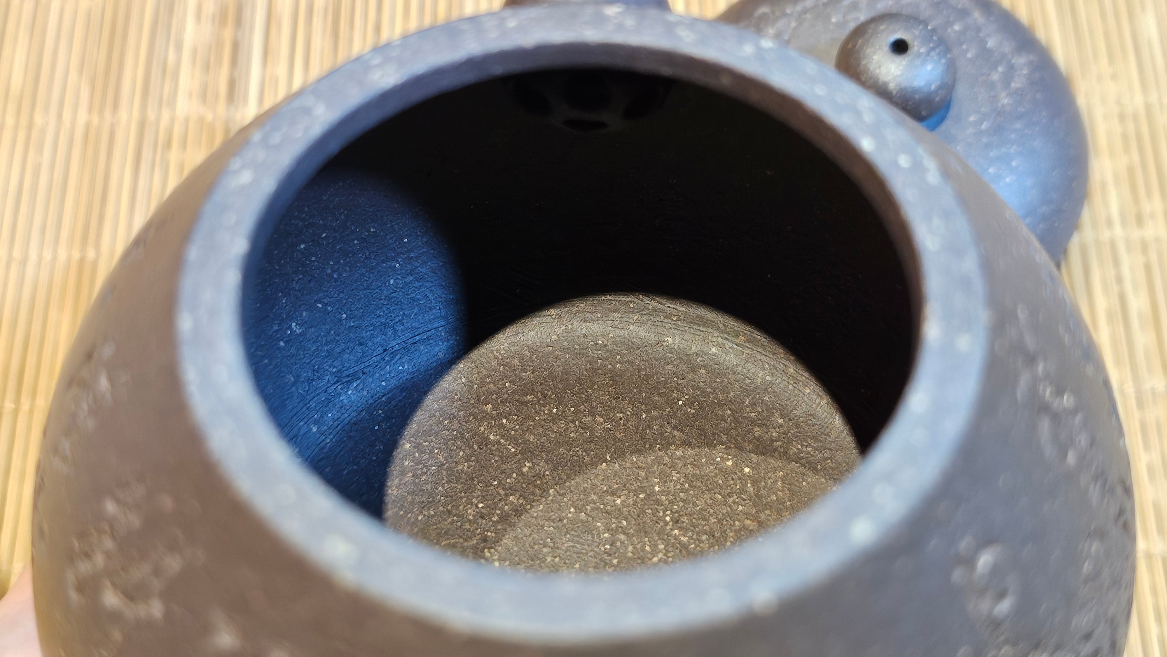 Du Zhi Hu《笃志壶》, 173.8ml, Hei Zi Ni 黑紫泥, by our Craftsman Zhang Huan 张欢, Calligraphy and Plum Blossoms Engraving by Craftsman Yi Cheng 逸成 ~!Congratulations to Ms J.C.! 0347hrs 9th August 2025, Los Angeles, CA.