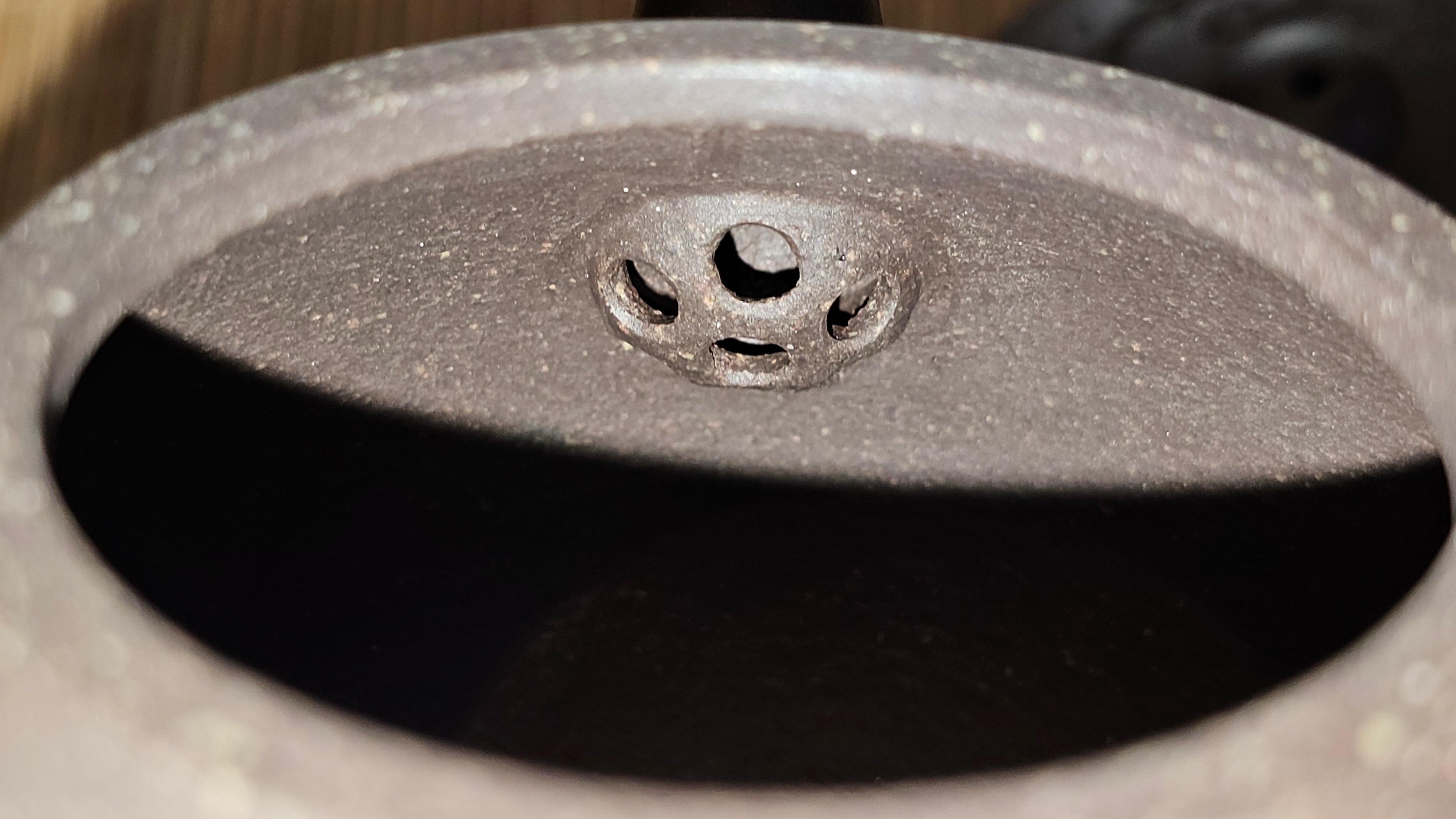 Du Zhi Hu《笃志壶》, 173.8ml, Hei Zi Ni 黑紫泥, by our Craftsman Zhang Huan 张欢, Calligraphy and Plum Blossoms Engraving by Craftsman Yi Cheng 逸成 ~!Congratulations to Ms J.C.! 0347hrs 9th August 2025, Los Angeles, CA.