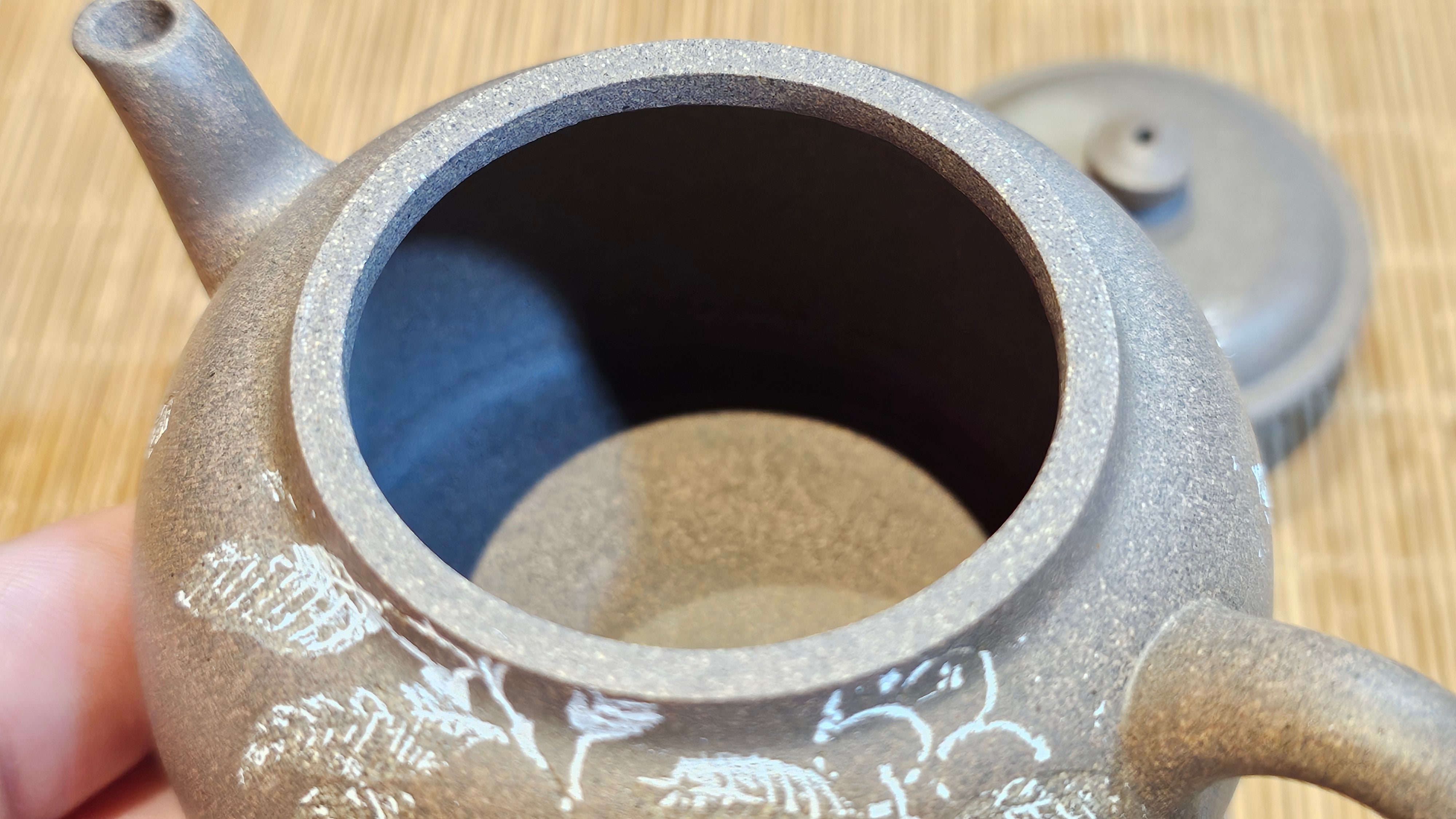 Wu Nian Hu《无念壶》, 160.6ml, Qing Hui Duan 青灰段泥, by our Craftsman Zhang Huan 张欢, Engraving by Craftsman Nan Shan Lao Ren 南山老人 ~ Congratulations to Mr T.N.! 0236hrs 10th August 2025, Mississauga! Canada🇨🇦!