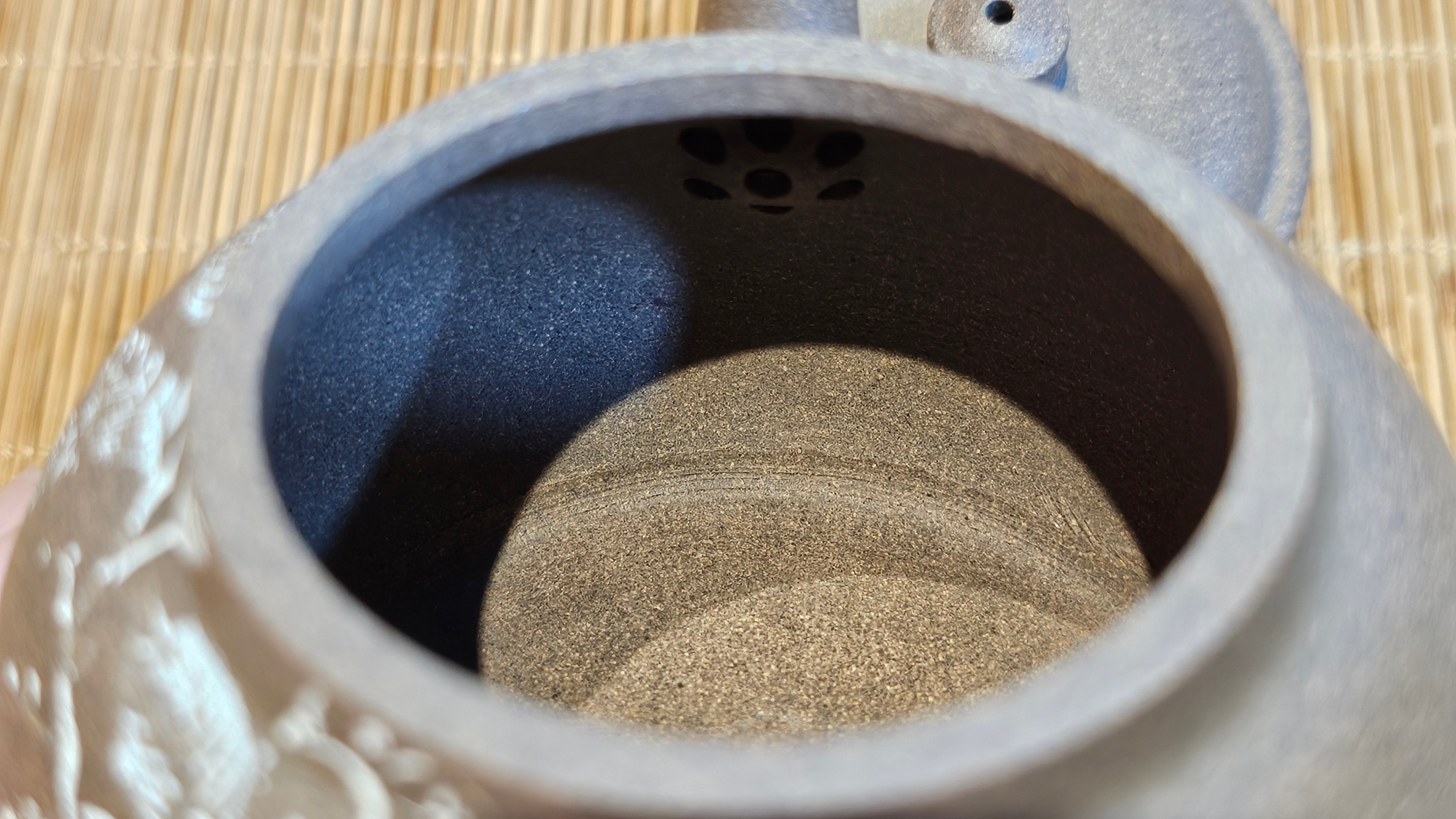 Wu Nian Hu《无念壶》, 160.6ml, Qing Hui Duan 青灰段泥, by our Craftsman Zhang Huan 张欢, Engraving by Craftsman Nan Shan Lao Ren 南山老人 ~ Congratulations to Mr T.N.! 0236hrs 10th August 2025, Mississauga! Canada🇨🇦!