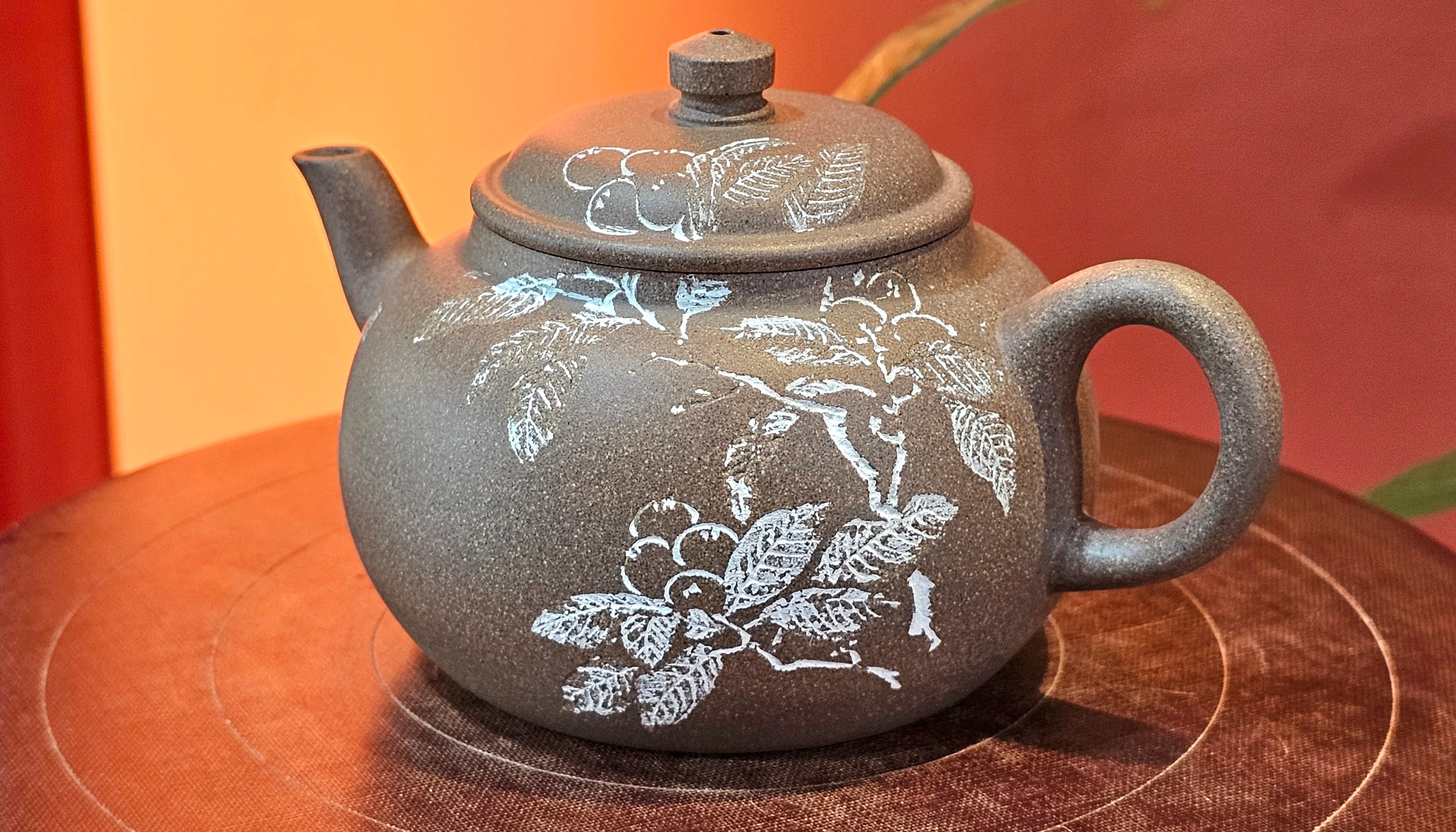 Wu Nian Hu《无念壶》, 160.6ml, Qing Hui Duan 青灰段泥, by our Craftsman Zhang Huan 张欢, Engraving by Craftsman Nan Shan Lao Ren 南山老人 ~ Congratulations to Mr T.N.! 0236hrs 10th August 2025, Mississauga! Canada🇨🇦!