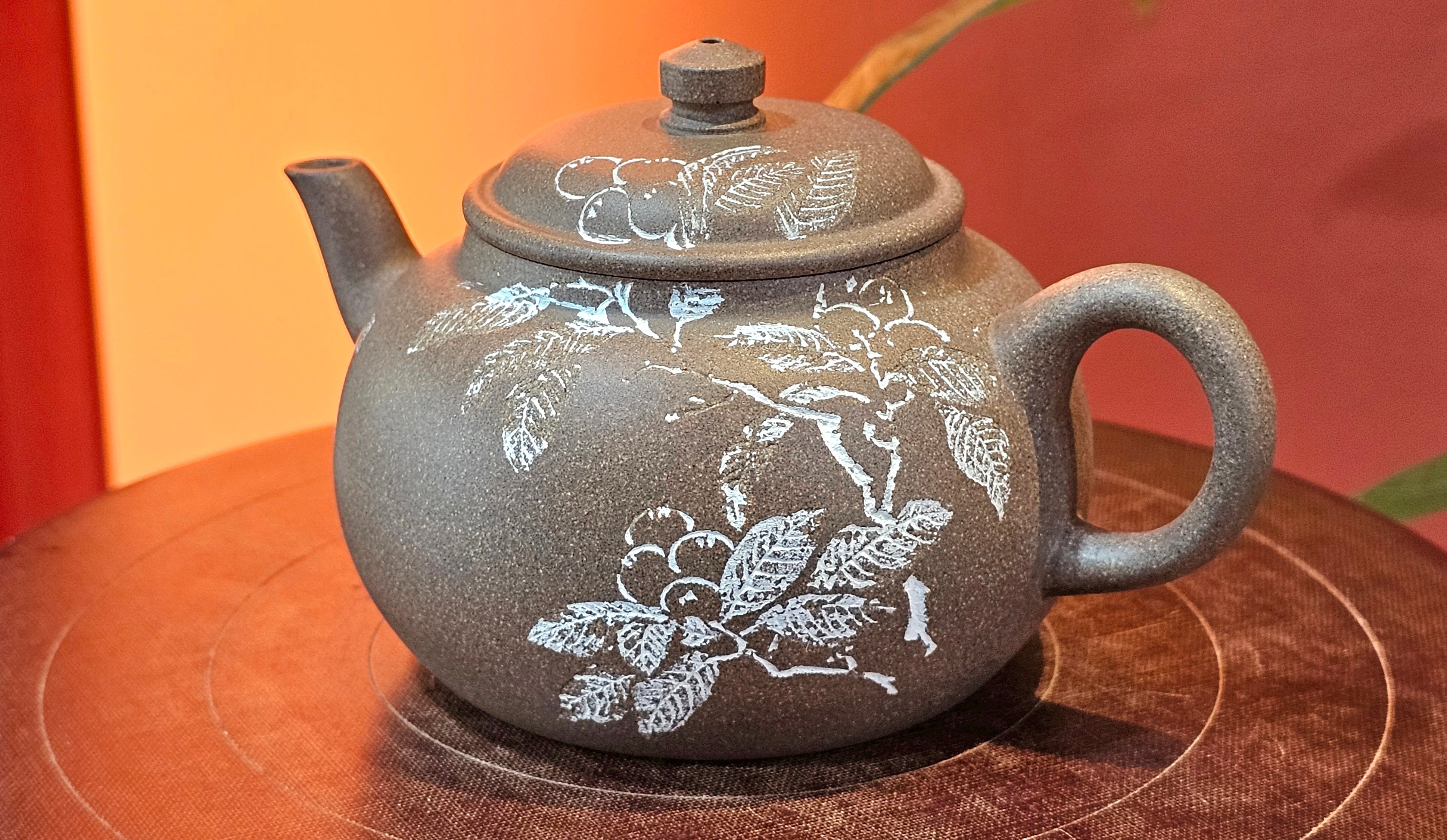 Wu Nian Hu《无念壶》, 160.6ml, Qing Hui Duan 青灰段泥, by our Craftsman Zhang Huan 张欢, Engraving by Craftsman Nan Shan Lao Ren 南山老人 ~ Congratulations to Mr T.N.! 0236hrs 10th August 2025, Mississauga! Canada🇨🇦!