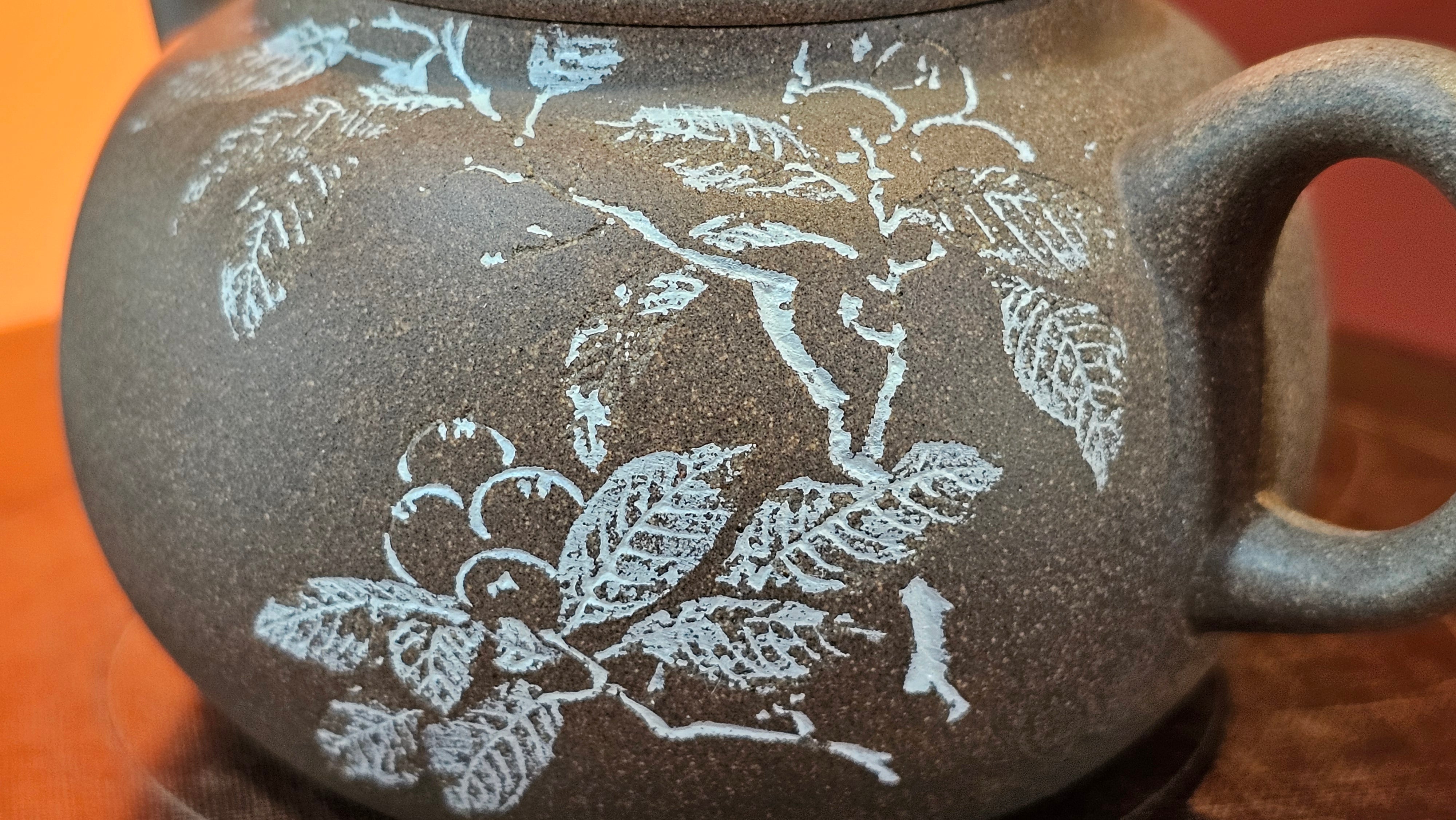 Wu Nian Hu《无念壶》, 160.6ml, Qing Hui Duan 青灰段泥, by our Craftsman Zhang Huan 张欢, Engraving by Craftsman Nan Shan Lao Ren 南山老人 ~ Congratulations to Mr T.N.! 0236hrs 10th August 2025, Mississauga! Canada🇨🇦!