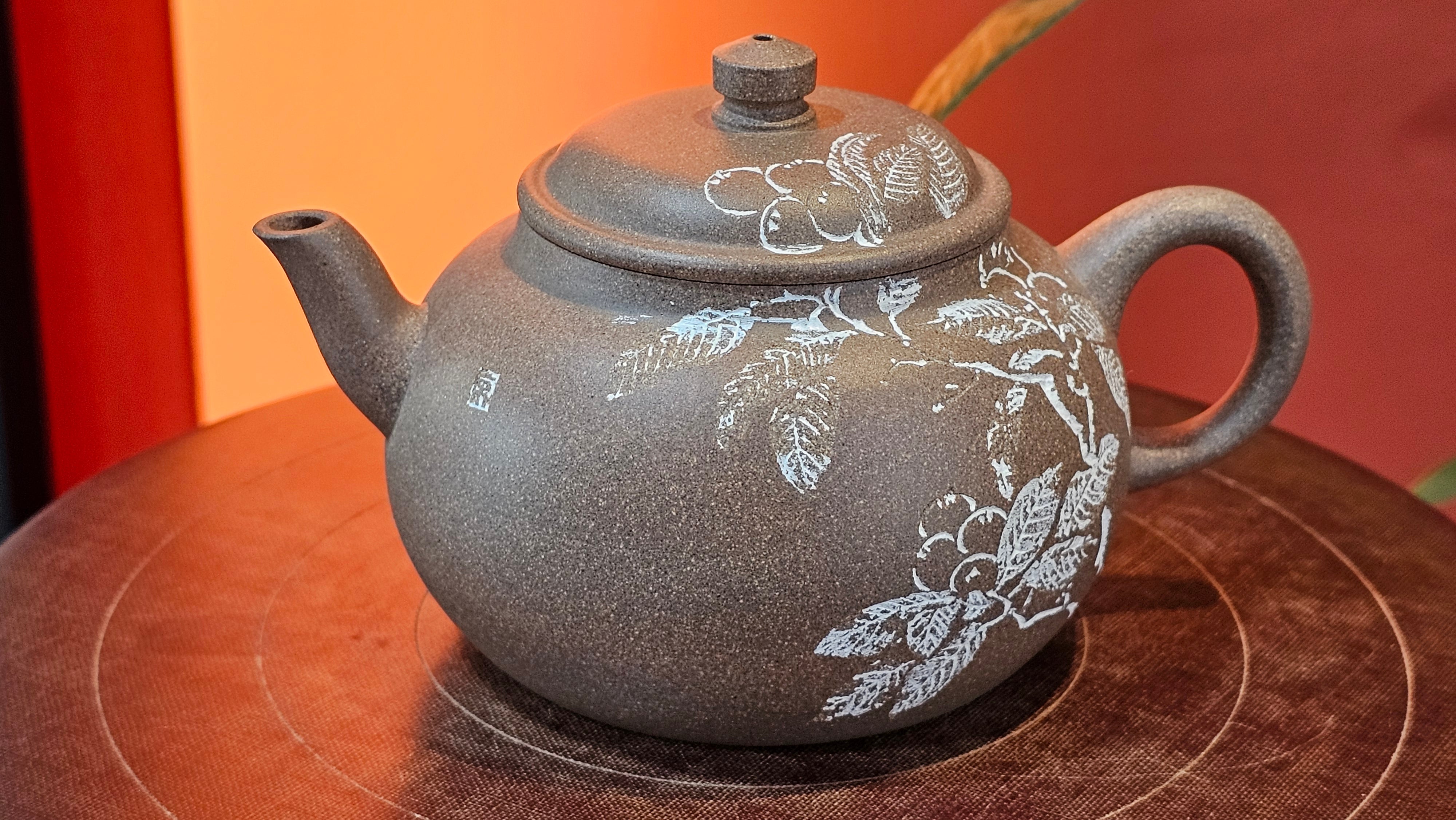 Wu Nian Hu《无念壶》, 160.6ml, Qing Hui Duan 青灰段泥, by our Craftsman Zhang Huan 张欢, Engraving by Craftsman Nan Shan Lao Ren 南山老人 ~ Congratulations to Mr T.N.! 0236hrs 10th August 2025, Mississauga! Canada🇨🇦!