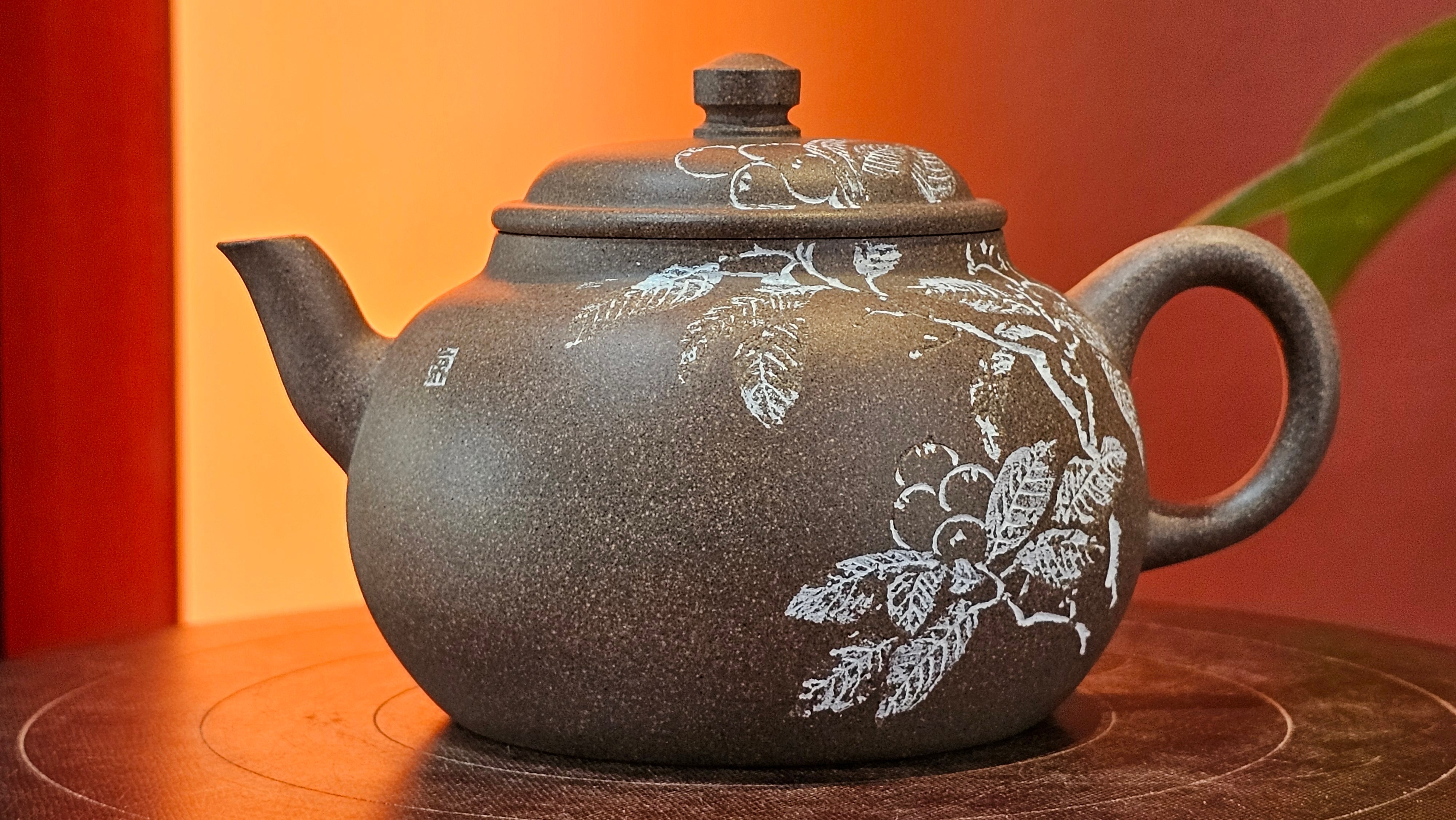 Wu Nian Hu《无念壶》, 160.6ml, Qing Hui Duan 青灰段泥, by our Craftsman Zhang Huan 张欢, Engraving by Craftsman Nan Shan Lao Ren 南山老人 ~ Congratulations to Mr T.N.! 0236hrs 10th August 2025, Mississauga! Canada🇨🇦!