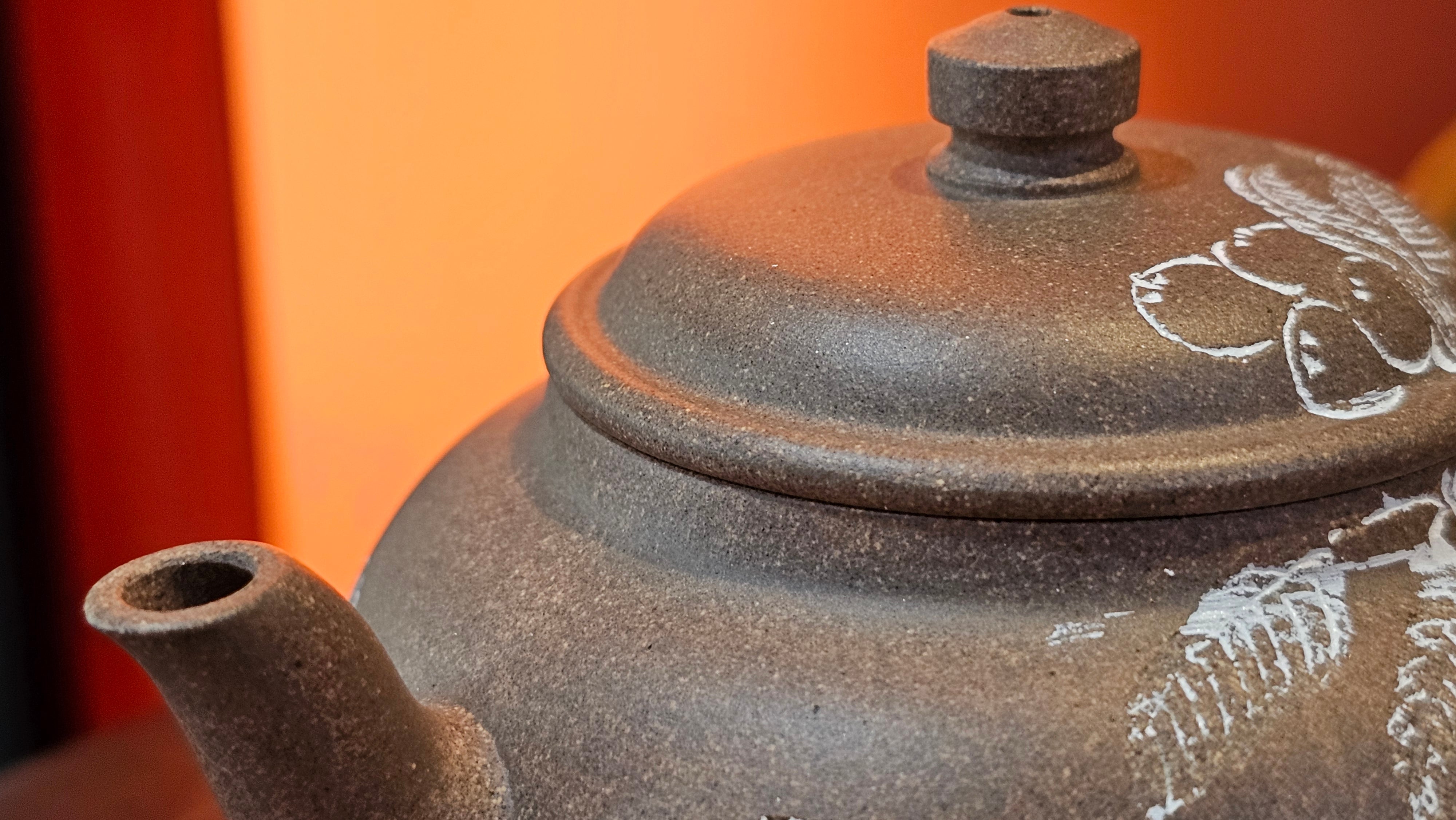 Wu Nian Hu《无念壶》, 160.6ml, Qing Hui Duan 青灰段泥, by our Craftsman Zhang Huan 张欢, Engraving by Craftsman Nan Shan Lao Ren 南山老人 ~ Congratulations to Mr T.N.! 0236hrs 10th August 2025, Mississauga! Canada🇨🇦!