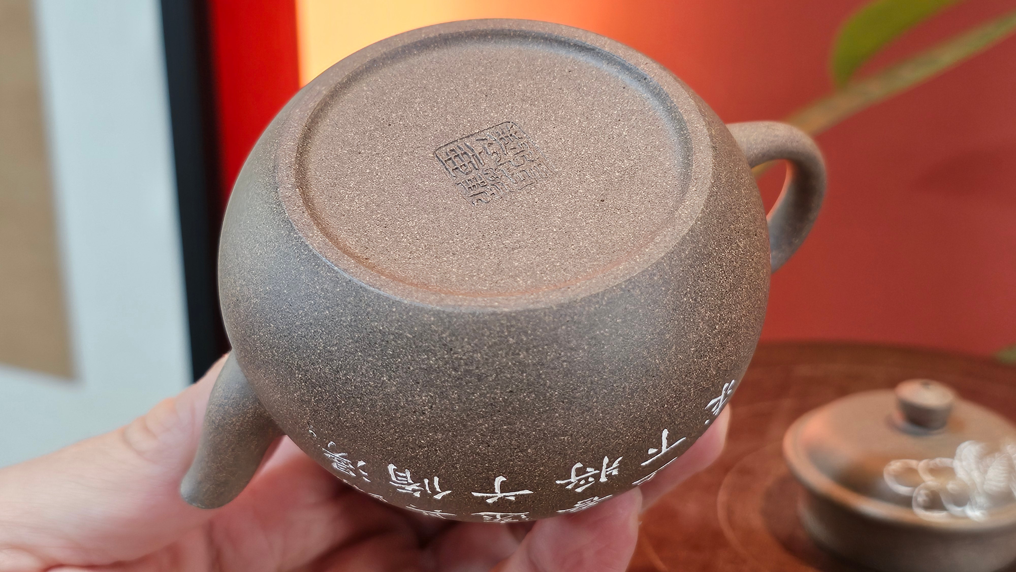 Wu Nian Hu《无念壶》, 160.6ml, Qing Hui Duan 青灰段泥, by our Craftsman Zhang Huan 张欢, Engraving by Craftsman Nan Shan Lao Ren 南山老人 ~ Congratulations to Mr T.N.! 0236hrs 10th August 2025, Mississauga! Canada🇨🇦!