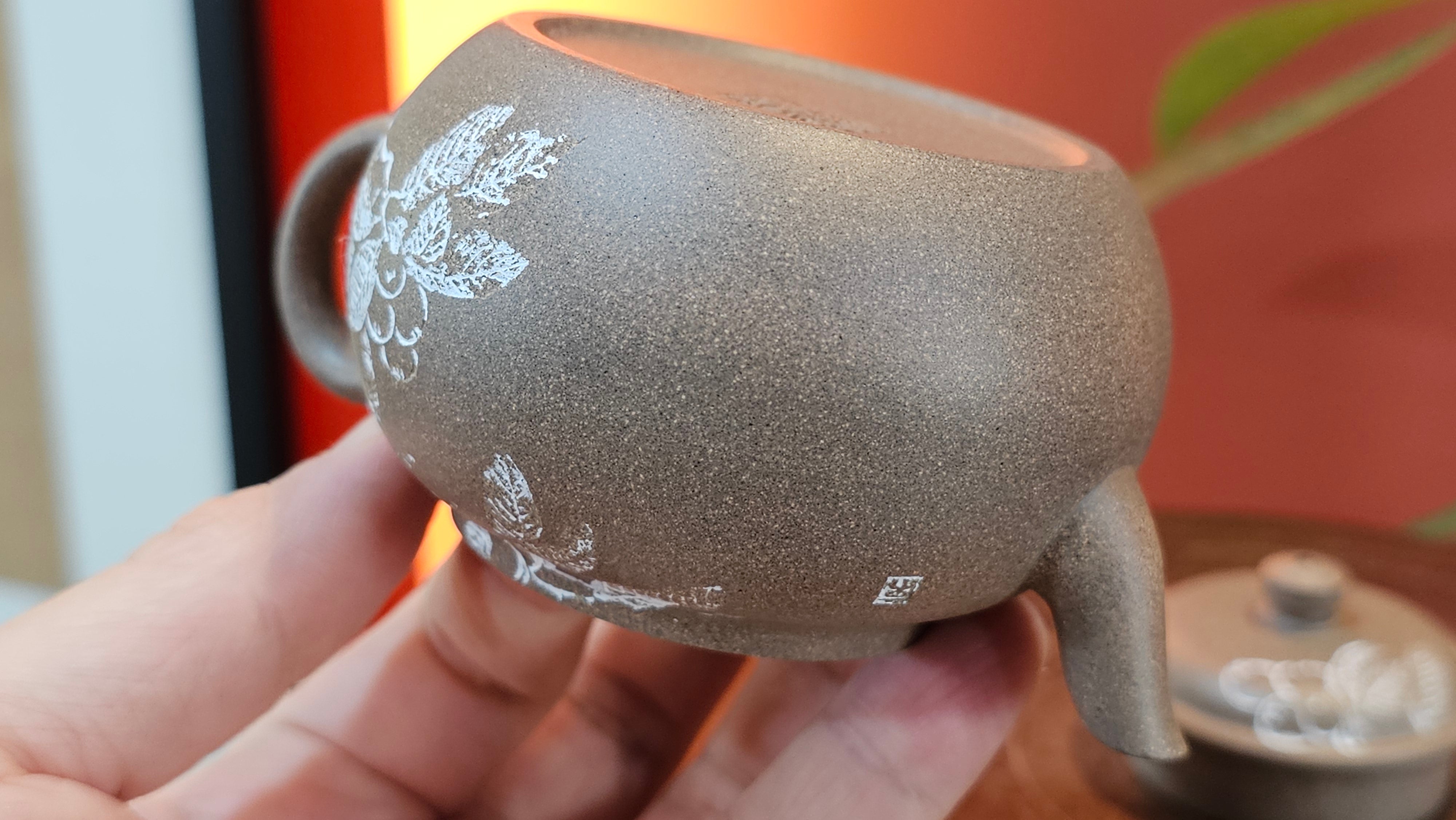 Wu Nian Hu《无念壶》, 160.6ml, Qing Hui Duan 青灰段泥, by our Craftsman Zhang Huan 张欢, Engraving by Craftsman Nan Shan Lao Ren 南山老人 ~ Congratulations to Mr T.N.! 0236hrs 10th August 2025, Mississauga! Canada🇨🇦!