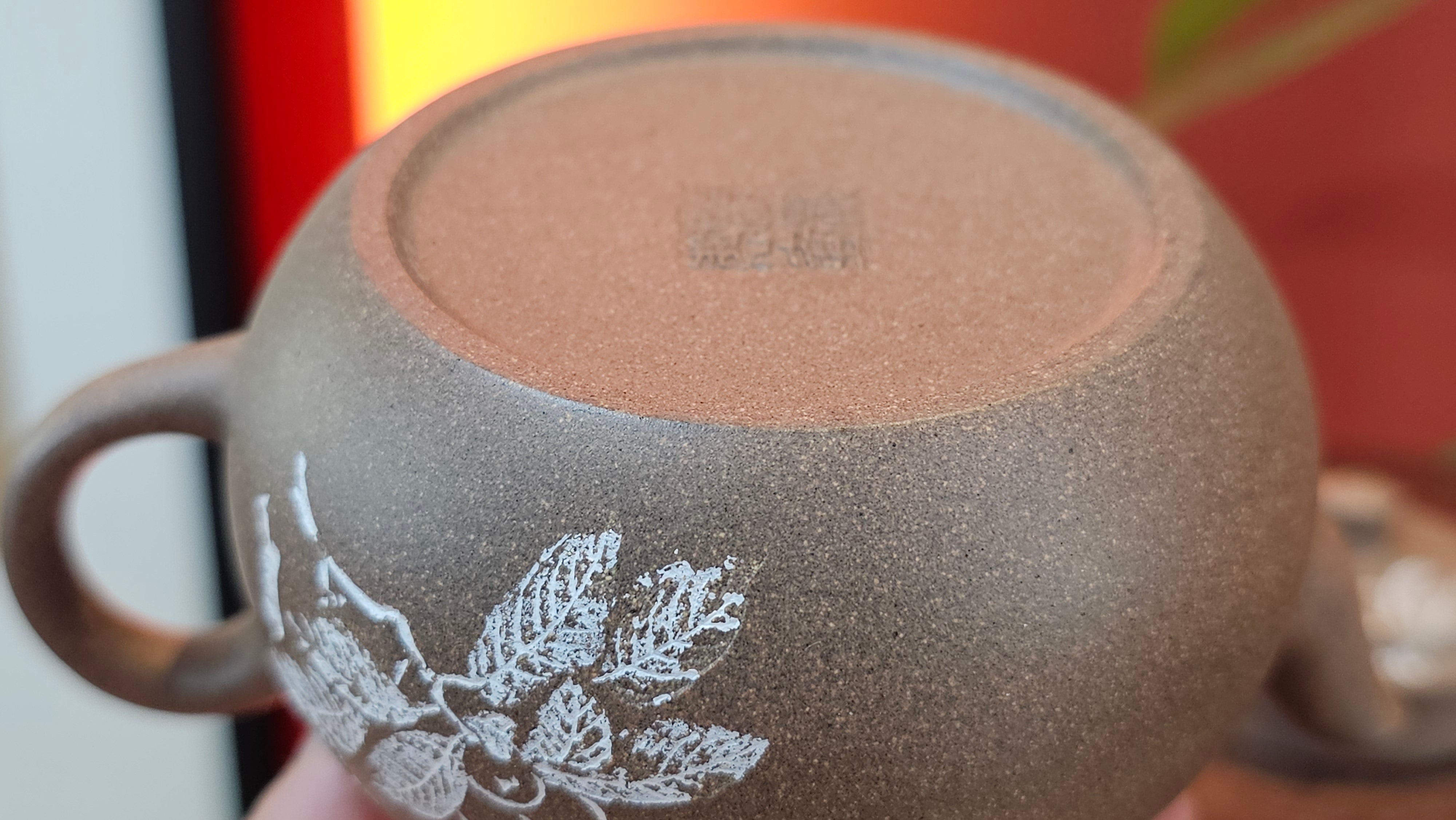 Wu Nian Hu《无念壶》, 160.6ml, Qing Hui Duan 青灰段泥, by our Craftsman Zhang Huan 张欢, Engraving by Craftsman Nan Shan Lao Ren 南山老人 ~ Congratulations to Mr T.N.! 0236hrs 10th August 2025, Mississauga! Canada🇨🇦!