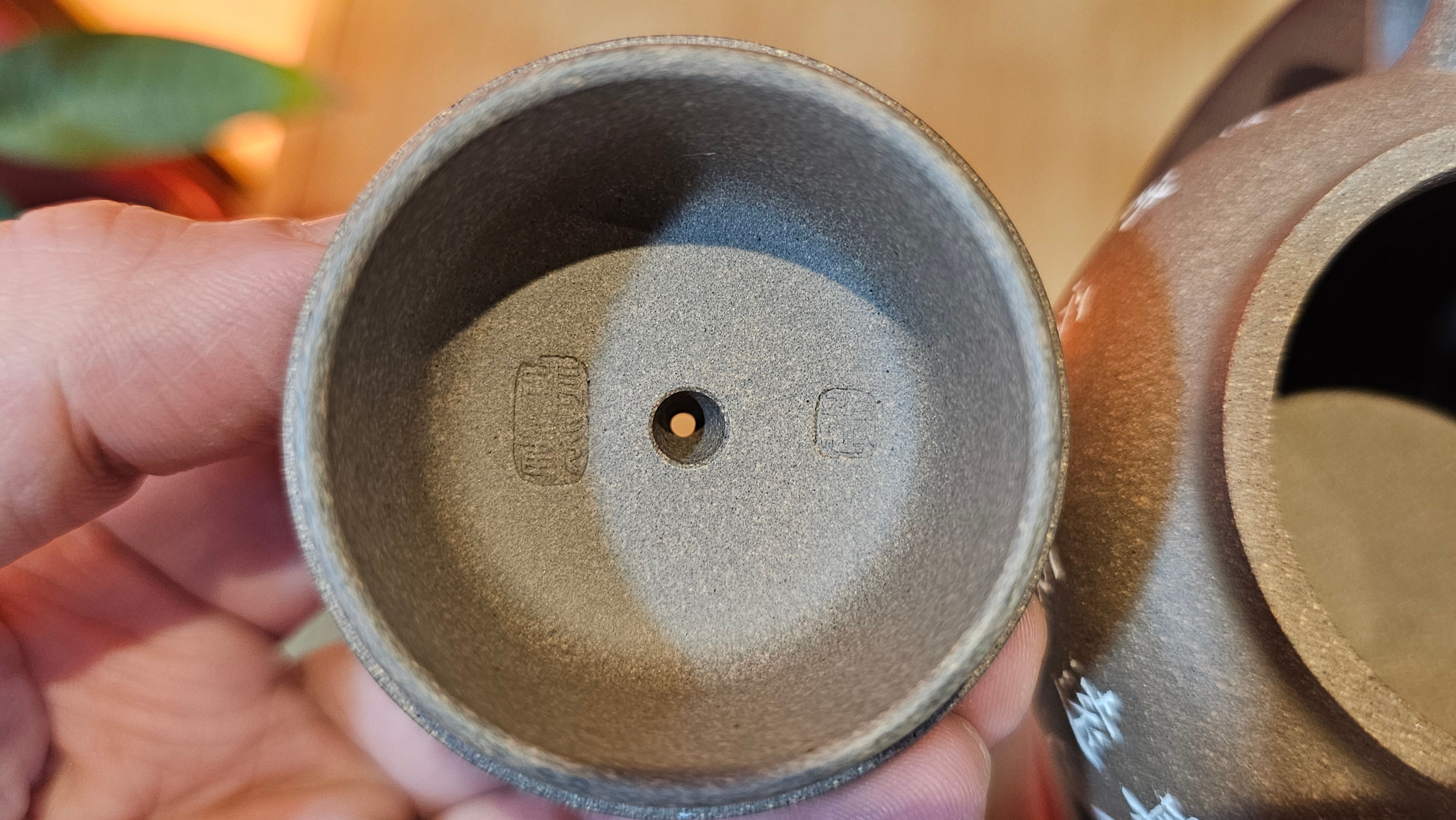 Wu Nian Hu《无念壶》, 160.6ml, Qing Hui Duan 青灰段泥, by our Craftsman Zhang Huan 张欢, Engraving by Craftsman Nan Shan Lao Ren 南山老人 ~ Congratulations to Mr T.N.! 0236hrs 10th August 2025, Mississauga! Canada🇨🇦!