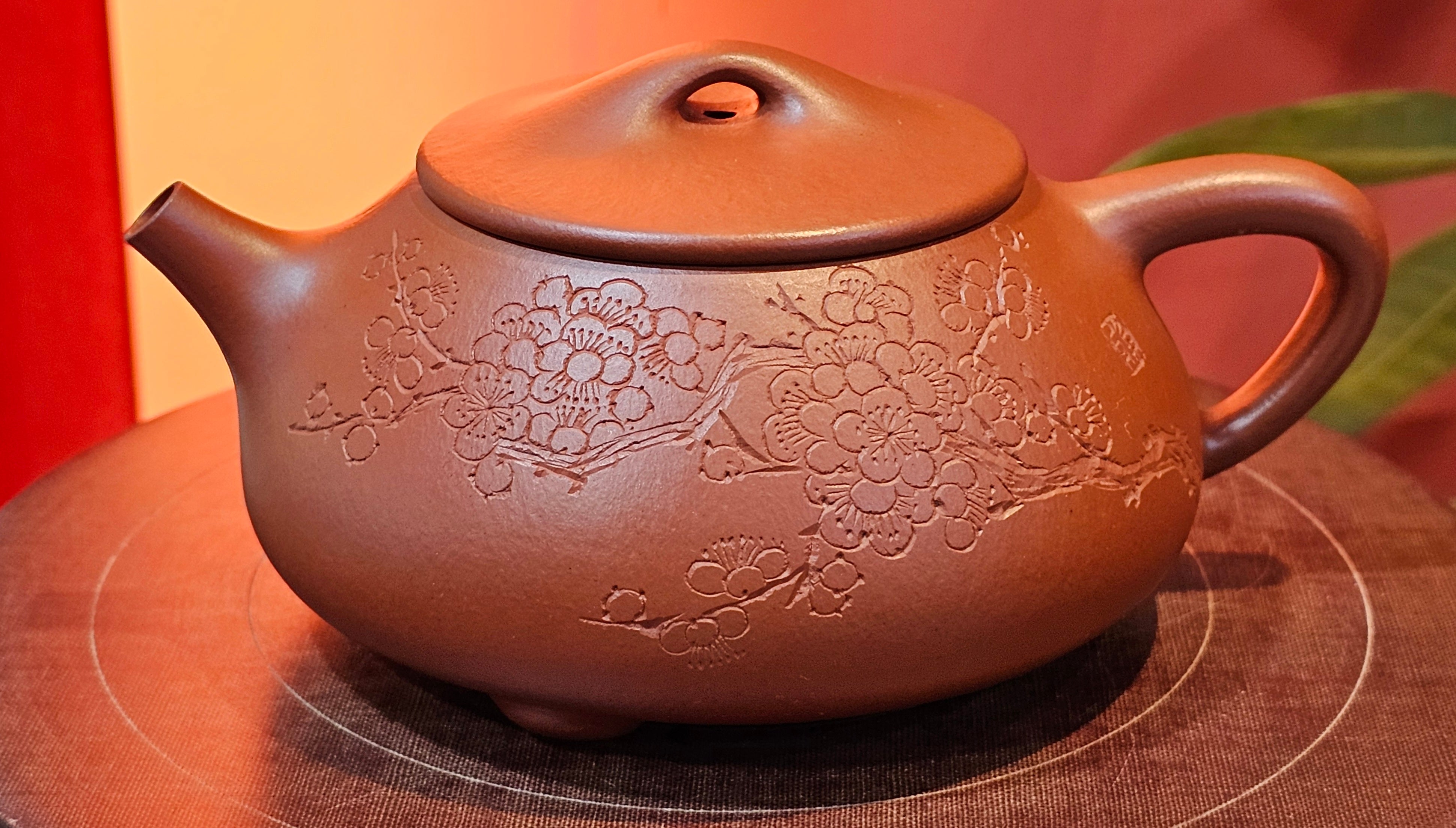 Jing Zhou Shi Piao 景舟石瓢, 276.3ml, Xiao Mei Yao Zhu Ni 小煤窑朱泥, by Craftsman Wang Xing 王兴; "暗香疏影" and Plum Blossoms Engraving by Craftsman Yi De Shu 一德书 ~!Congratulations to Prof A.G.! 0833hrs 10th August 2025! Long Beach, CA!