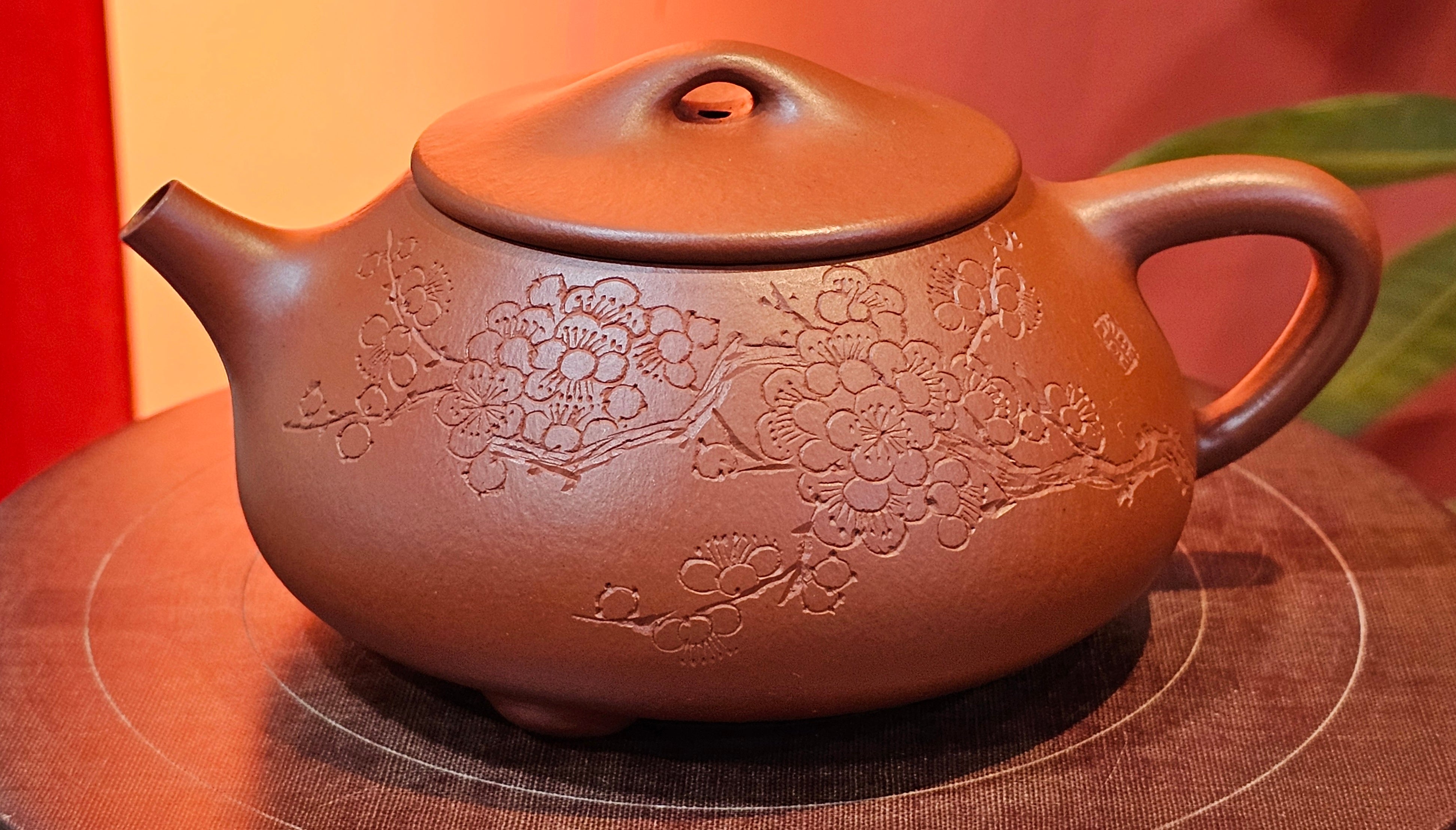 Jing Zhou Shi Piao 景舟石瓢, 276.3ml, Xiao Mei Yao Zhu Ni 小煤窑朱泥, by Craftsman Wang Xing 王兴; "暗香疏影" and Plum Blossoms Engraving by Craftsman Yi De Shu 一德书 ~!Congratulations to Prof A.G.! 0833hrs 10th August 2025! Long Beach, CA!