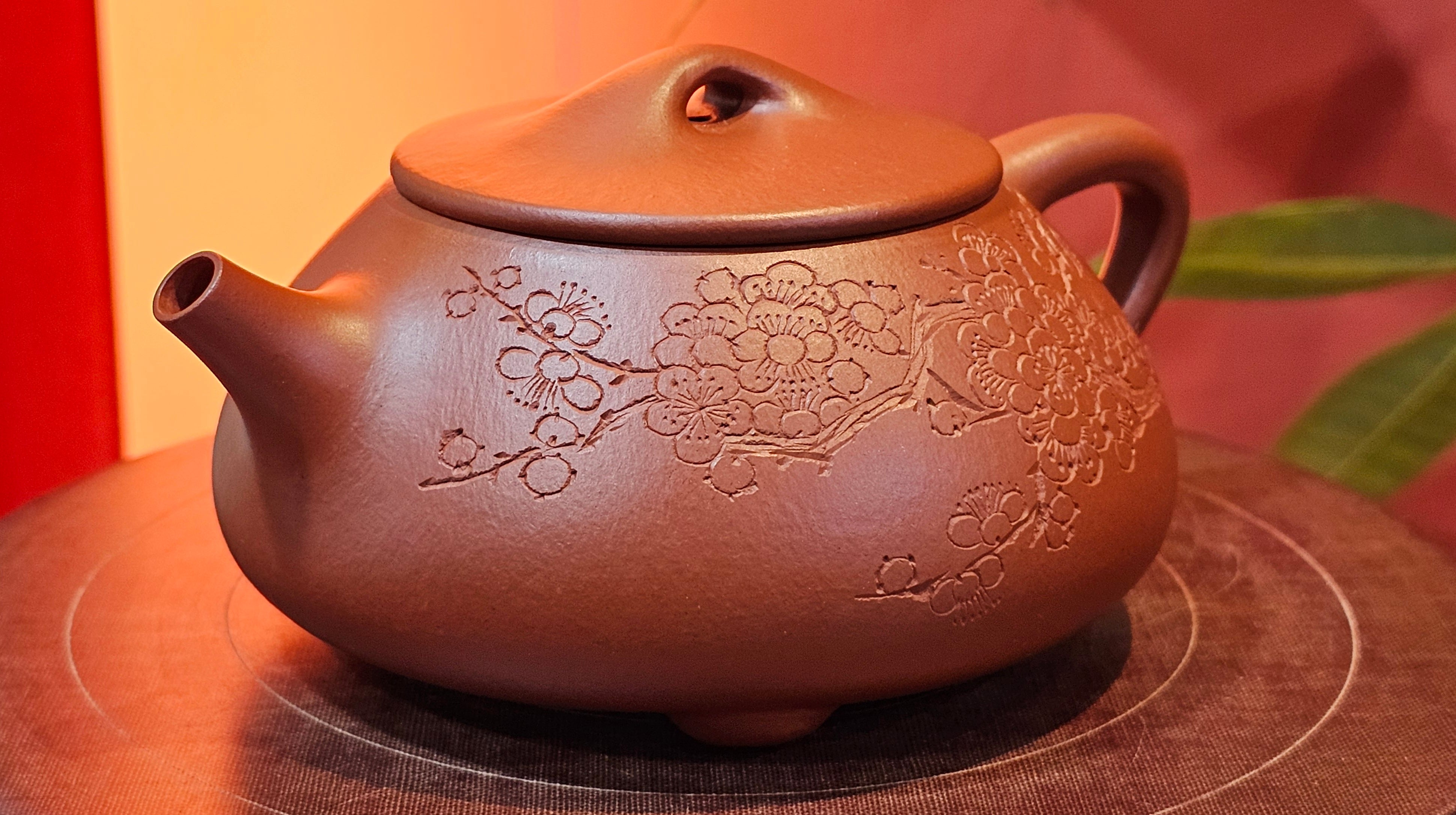 Jing Zhou Shi Piao 景舟石瓢, 276.3ml, Xiao Mei Yao Zhu Ni 小煤窑朱泥, by Craftsman Wang Xing 王兴; "暗香疏影" and Plum Blossoms Engraving by Craftsman Yi De Shu 一德书 ~!Congratulations to Prof A.G.! 0833hrs 10th August 2025! Long Beach, CA!