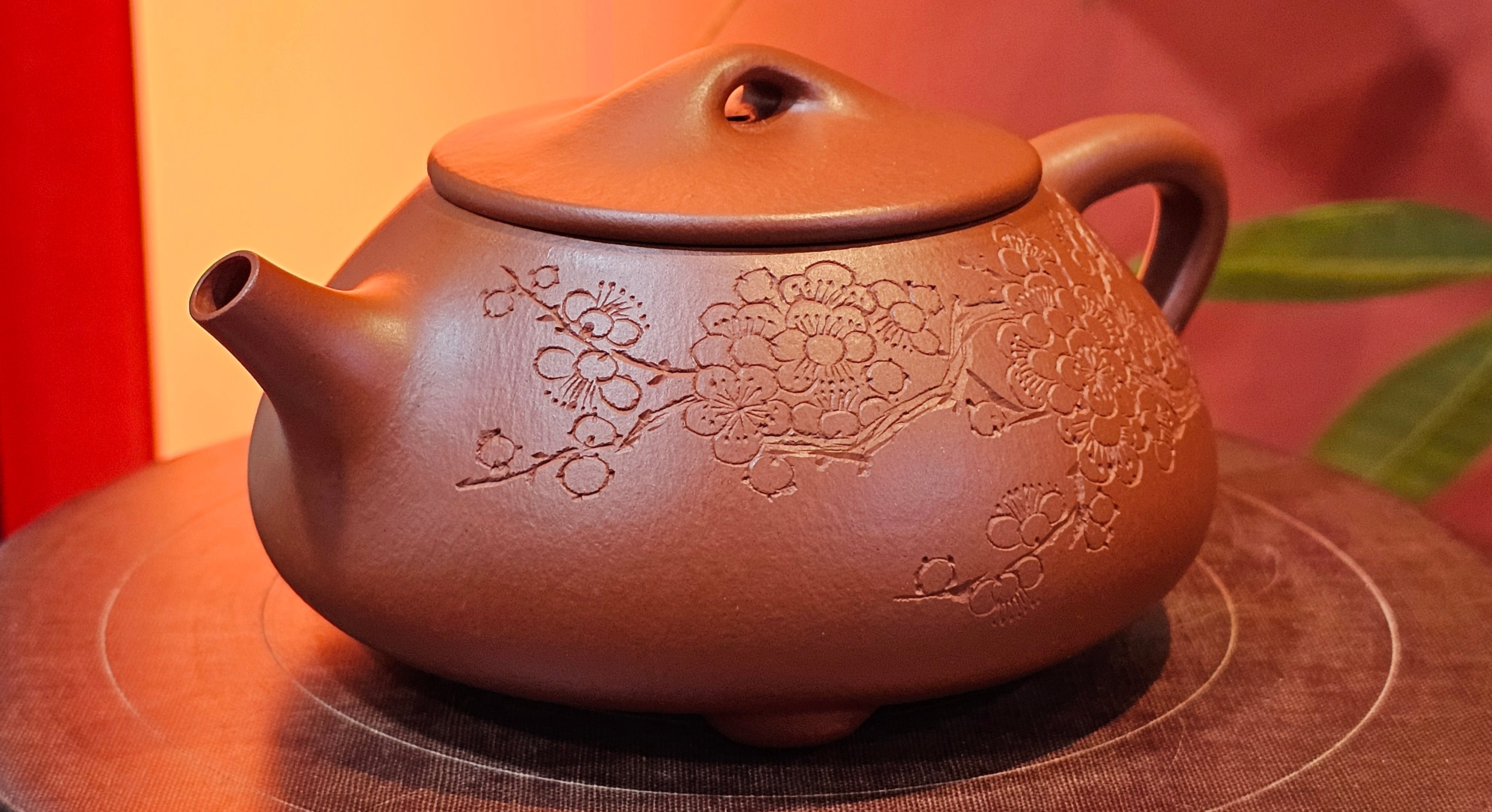 Jing Zhou Shi Piao 景舟石瓢, 276.3ml, Xiao Mei Yao Zhu Ni 小煤窑朱泥, by Craftsman Wang Xing 王兴; "暗香疏影" and Plum Blossoms Engraving by Craftsman Yi De Shu 一德书 ~!Congratulations to Prof A.G.! 0833hrs 10th August 2025! Long Beach, CA!