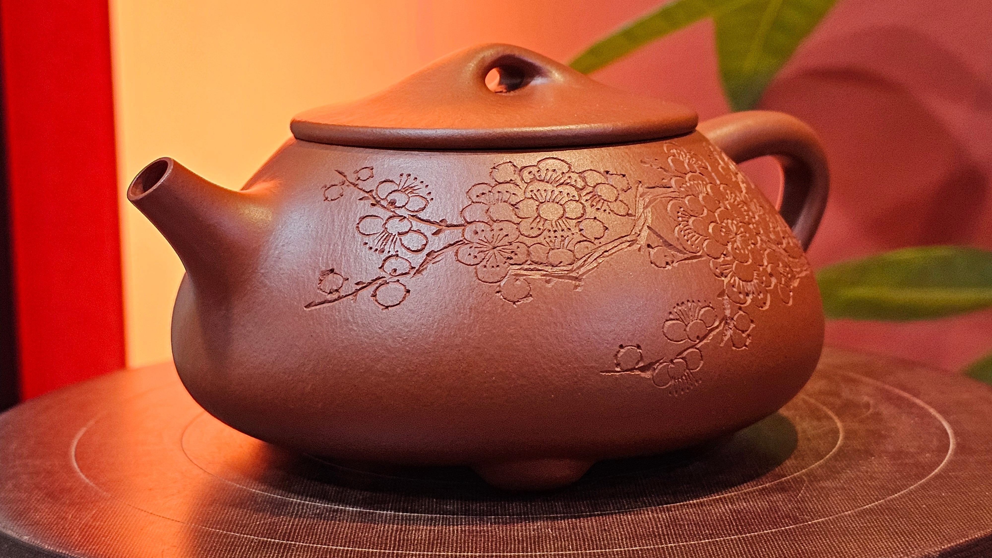 Jing Zhou Shi Piao 景舟石瓢, 276.3ml, Xiao Mei Yao Zhu Ni 小煤窑朱泥, by Craftsman Wang Xing 王兴; "暗香疏影" and Plum Blossoms Engraving by Craftsman Yi De Shu 一德书 ~!Congratulations to Prof A.G.! 0833hrs 10th August 2025! Long Beach, CA!