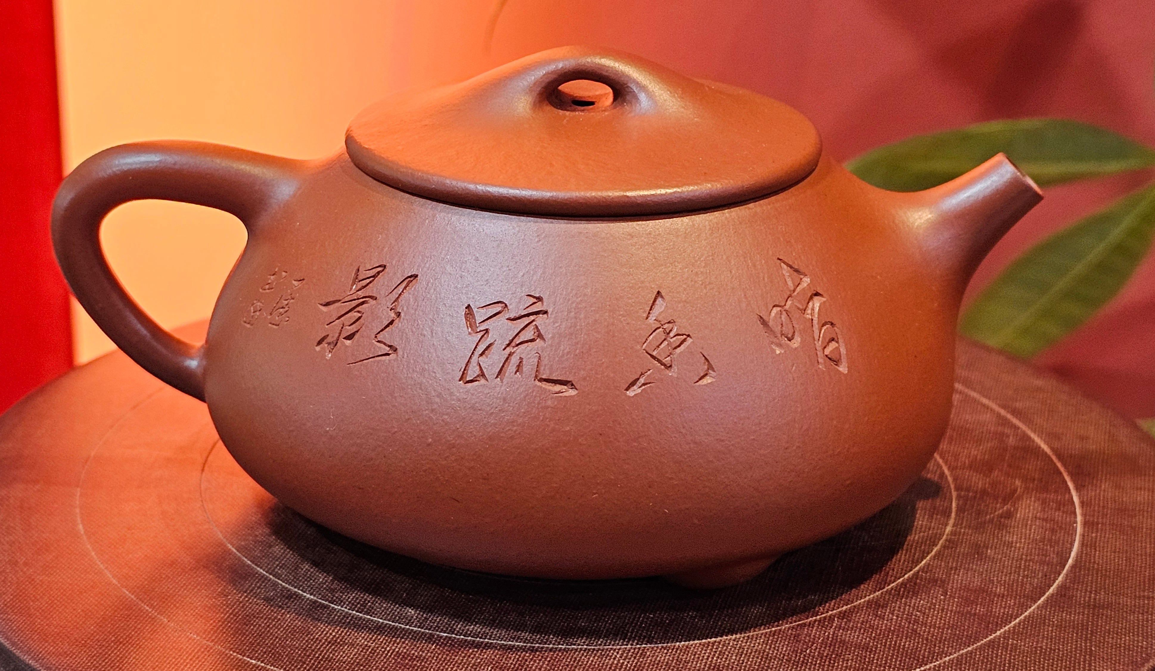 Jing Zhou Shi Piao 景舟石瓢, 276.3ml, Xiao Mei Yao Zhu Ni 小煤窑朱泥, by Craftsman Wang Xing 王兴; "暗香疏影" and Plum Blossoms Engraving by Craftsman Yi De Shu 一德书 ~!Congratulations to Prof A.G.! 0833hrs 10th August 2025! Long Beach, CA!