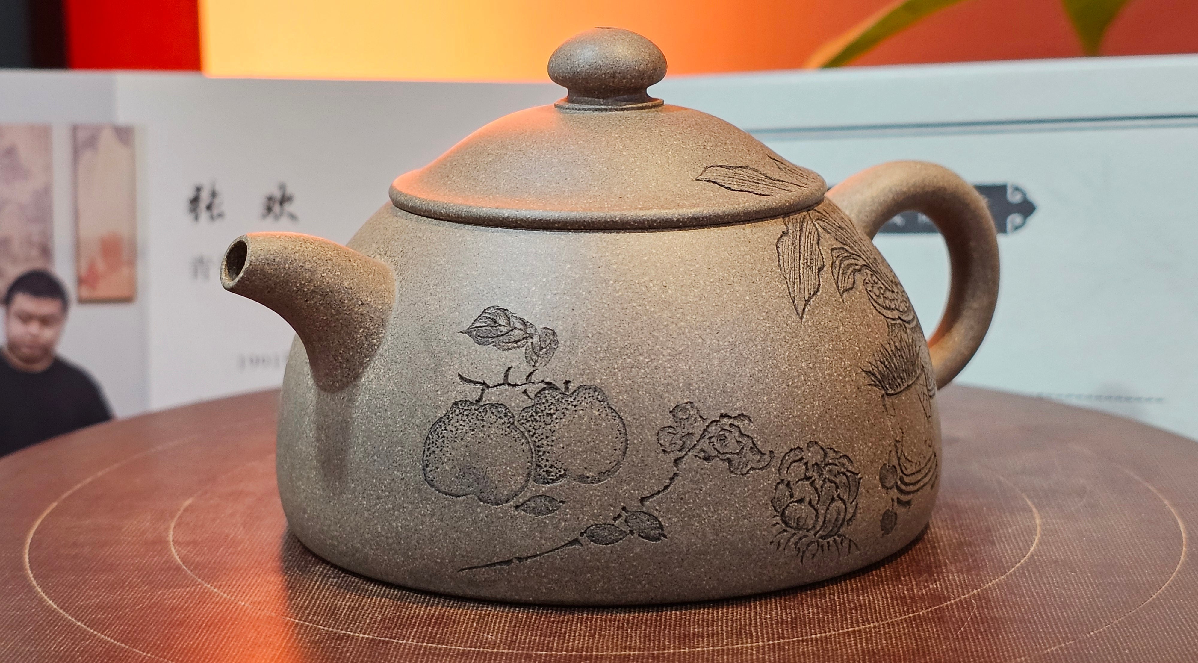 Ban Yue Hu《半月壶》~ "Half Moon Pot", 140.8ml, Qing Hui Duan 青灰段泥, by our Craftsman Zhang Huan 张欢, "Qing Gong Tu" 清供图 Engraving by Craftsman Nan Shan Lao Ren 南山老人 ~ Congratulations to Ms M.L.! 0831hrs 10th August 2025! Phoenix, AZ!