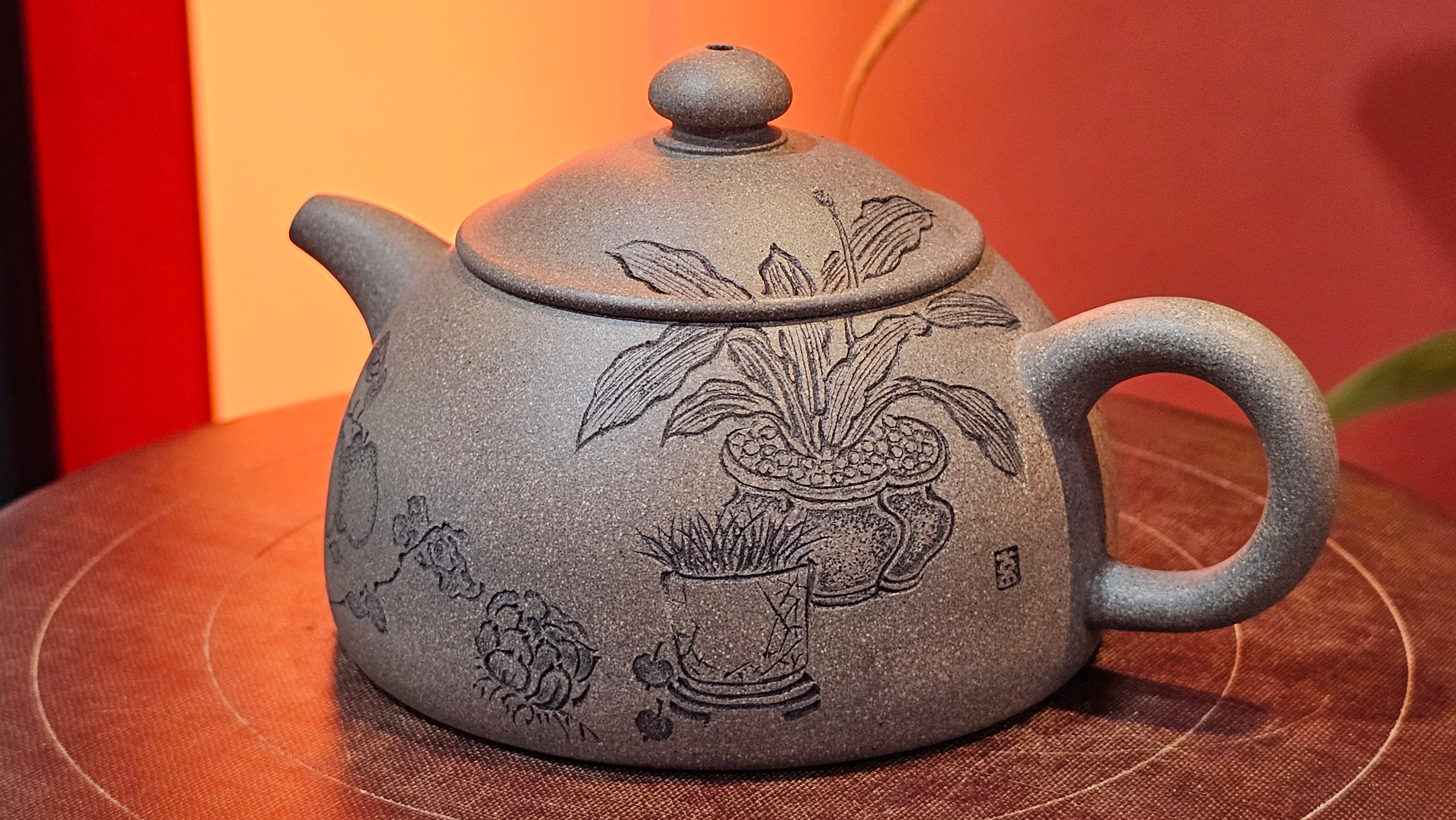 Ban Yue Hu《半月壶》~ "Half Moon Pot", 140.8ml, Qing Hui Duan 青灰段泥, by our Craftsman Zhang Huan 张欢, "Qing Gong Tu" 清供图 Engraving by Craftsman Nan Shan Lao Ren 南山老人 ~ Congratulations to Ms M.L.! 0831hrs 10th August 2025! Phoenix, AZ!