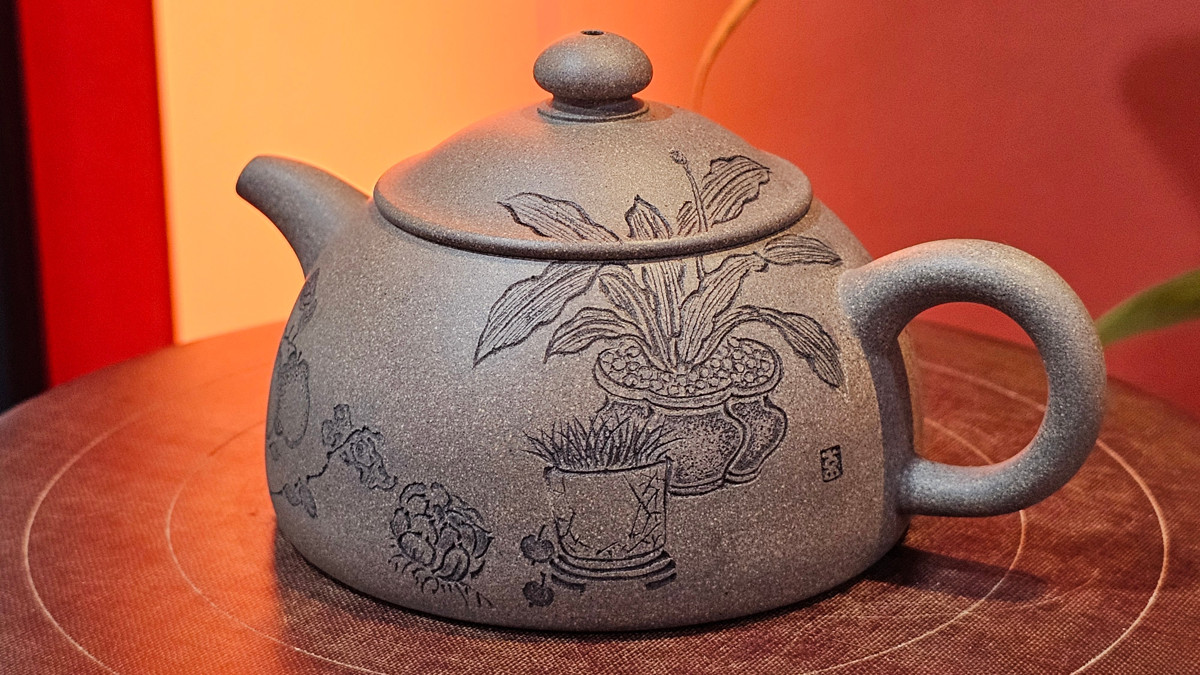 Ban Yue Hu《半月壶》~ "Half Moon Pot", 140.8ml, Qing Hui Duan 青灰段泥, by our Craftsman Zhang Huan 张欢, "Qing Gong Tu" 清供图 Engraving by Craftsman Nan Shan Lao Ren 南山老人 ~ Congratulations to Ms M.L.! 0831hrs 10th August 2025! Phoenix, AZ!