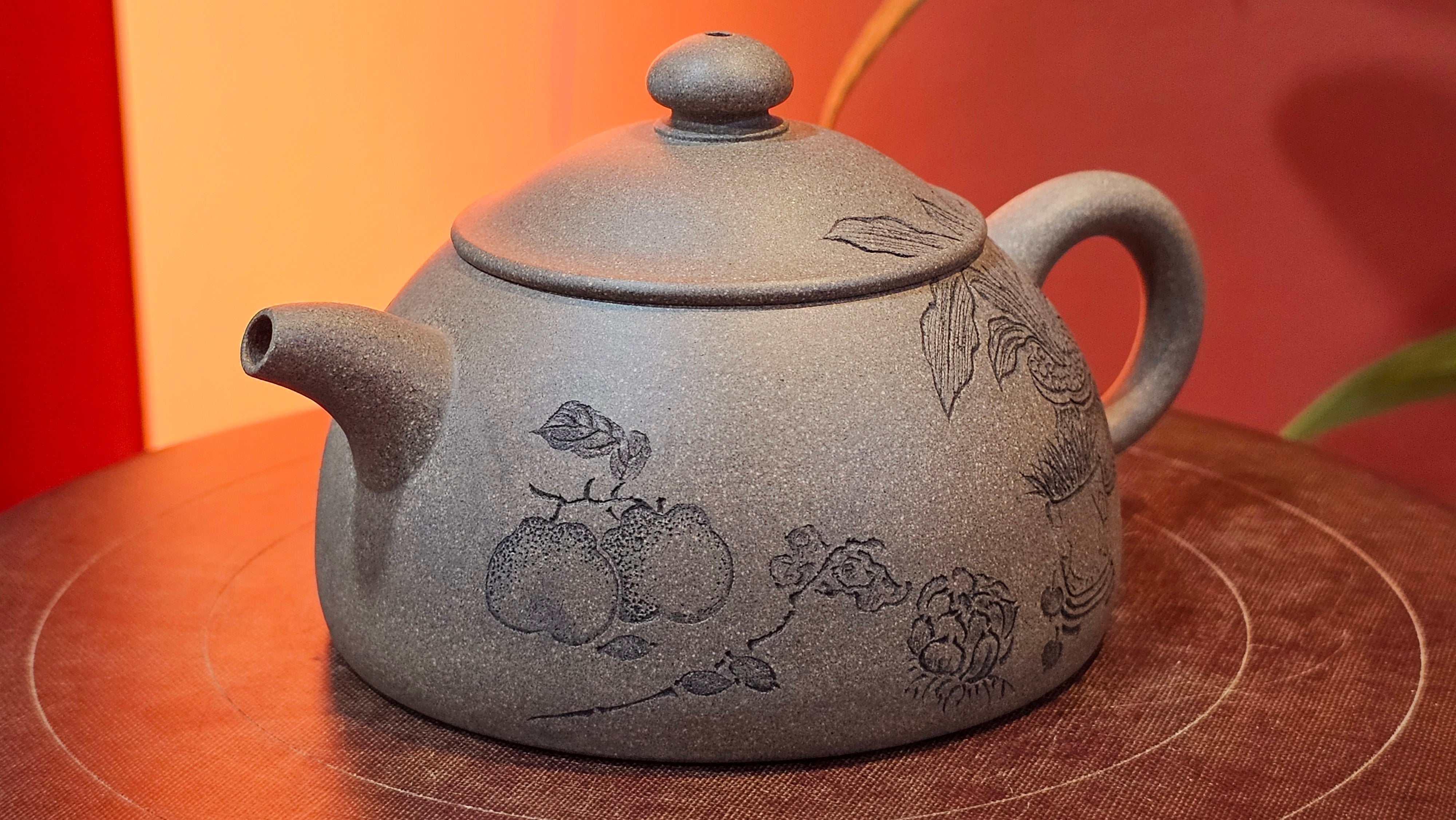 Ban Yue Hu《半月壶》~ "Half Moon Pot", 140.8ml, Qing Hui Duan 青灰段泥, by our Craftsman Zhang Huan 张欢, "Qing Gong Tu" 清供图 Engraving by Craftsman Nan Shan Lao Ren 南山老人 ~ Congratulations to Ms M.L.! 0831hrs 10th August 2025! Phoenix, AZ!