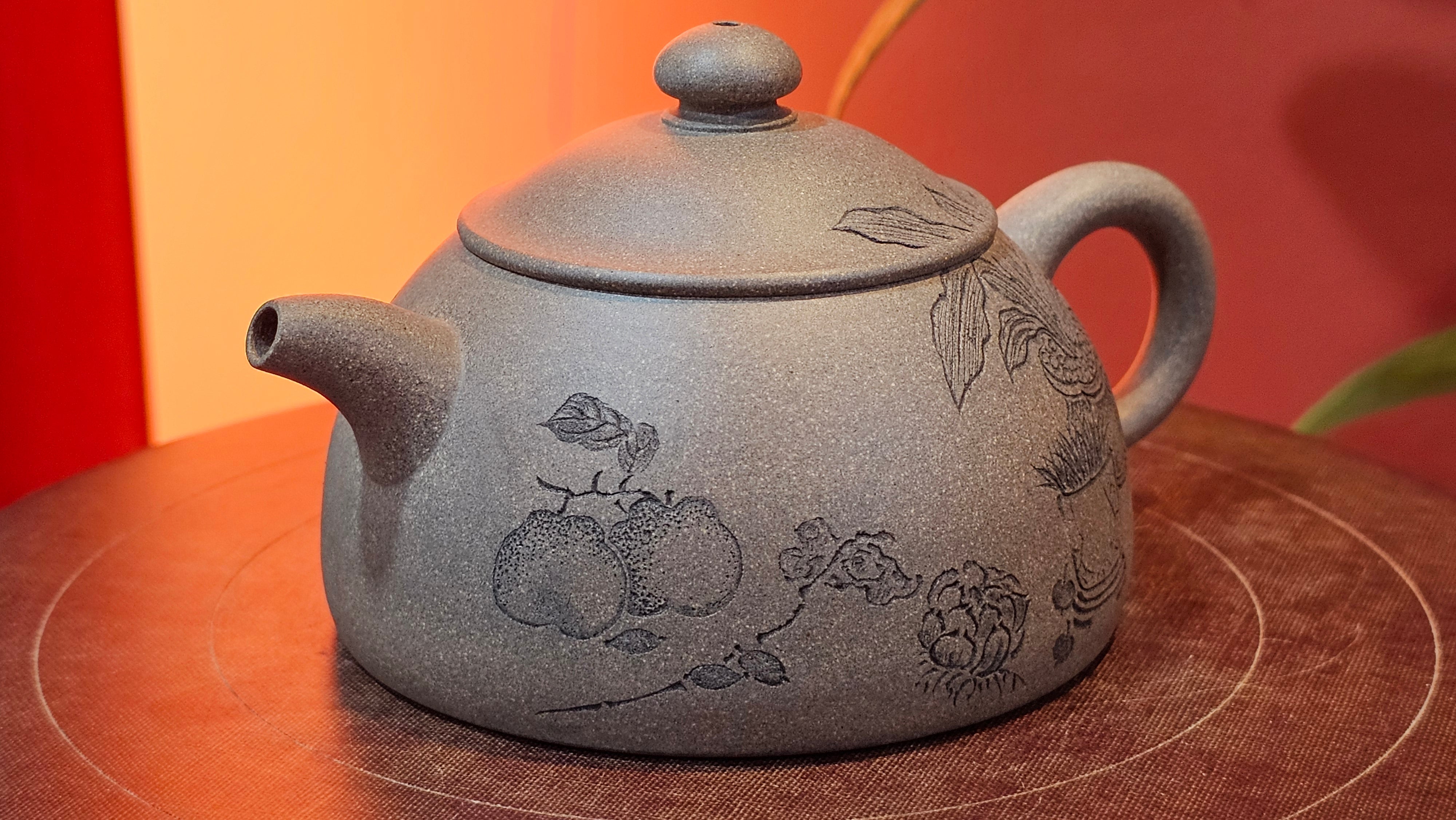 Ban Yue Hu《半月壶》~ "Half Moon Pot", 140.8ml, Qing Hui Duan 青灰段泥, by our Craftsman Zhang Huan 张欢, "Qing Gong Tu" 清供图 Engraving by Craftsman Nan Shan Lao Ren 南山老人 ~ Congratulations to Ms M.L.! 0831hrs 10th August 2025! Phoenix, AZ!