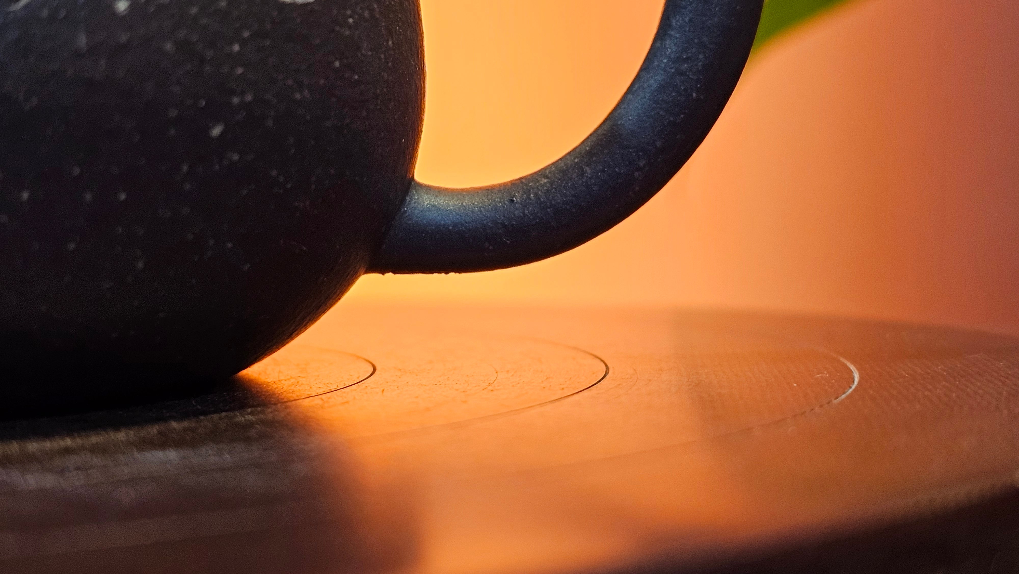 Du Zhi Hu《笃志壶》, 173.9ml, Hei Zi Ni 黑紫泥, by our Craftsman Zhang Huan 张欢, Calligraphy and Bamboos Engraving by Craftsman Yi Cheng 逸成。