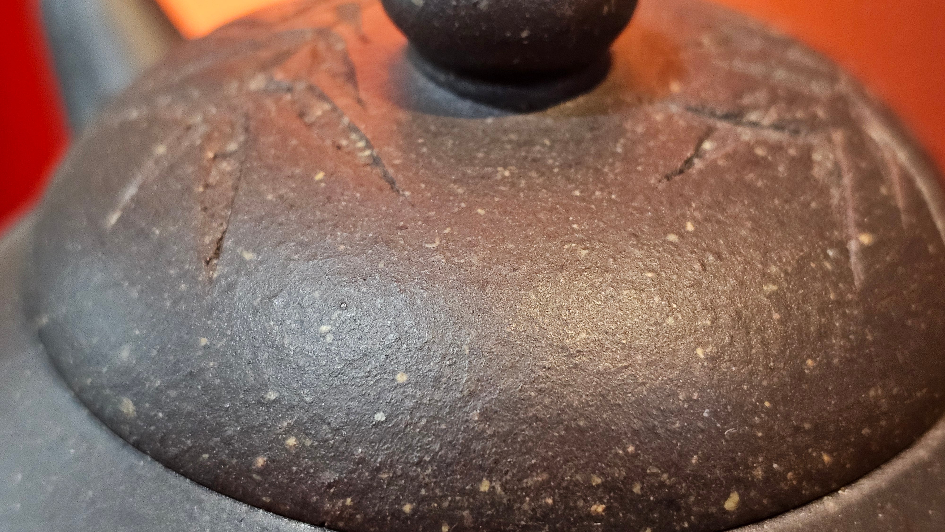 Du Zhi Hu《笃志壶》, 173.9ml, Hei Zi Ni 黑紫泥, by our Craftsman Zhang Huan 张欢, Calligraphy and Bamboos Engraving by Craftsman Yi Cheng 逸成。