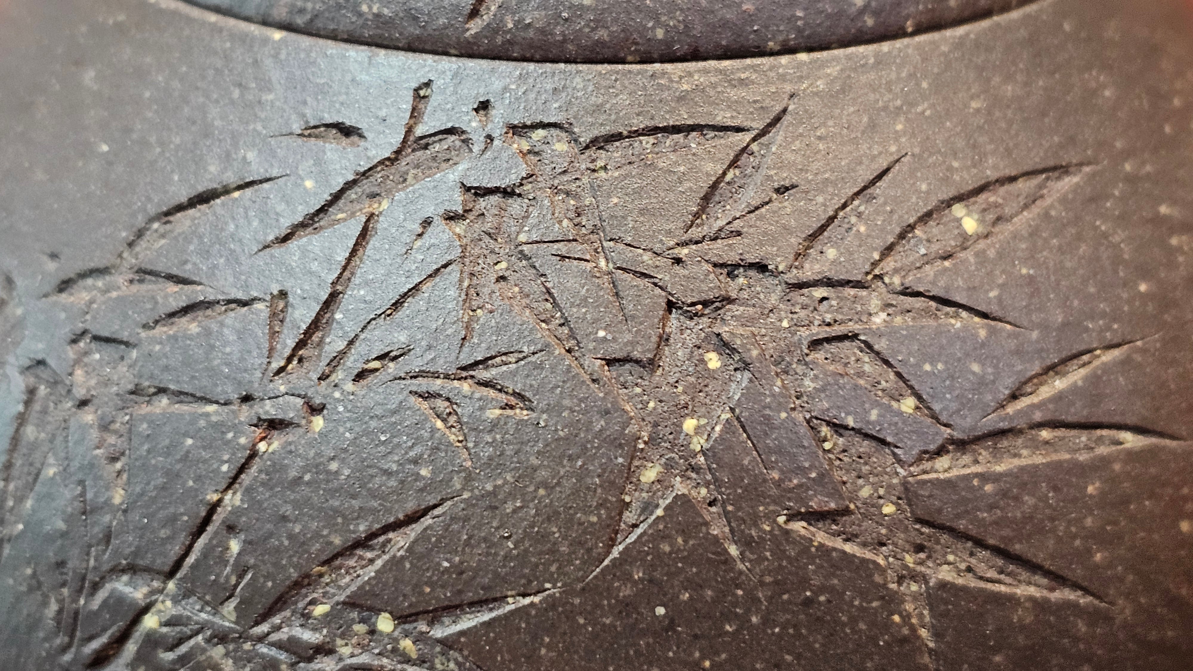 Du Zhi Hu《笃志壶》, 173.9ml, Hei Zi Ni 黑紫泥, by our Craftsman Zhang Huan 张欢, Calligraphy and Bamboos Engraving by Craftsman Yi Cheng 逸成。