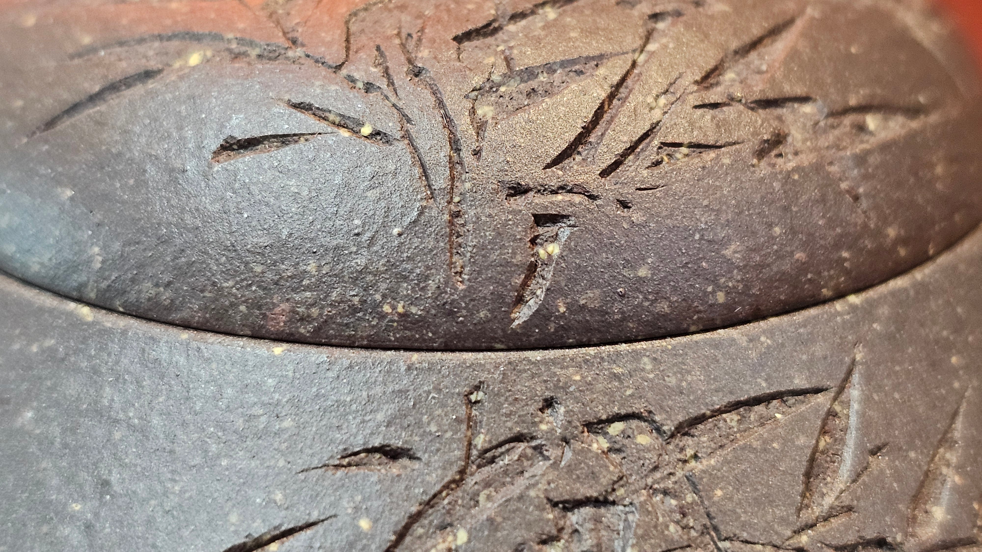 Du Zhi Hu《笃志壶》, 173.9ml, Hei Zi Ni 黑紫泥, by our Craftsman Zhang Huan 张欢, Calligraphy and Bamboos Engraving by Craftsman Yi Cheng 逸成。