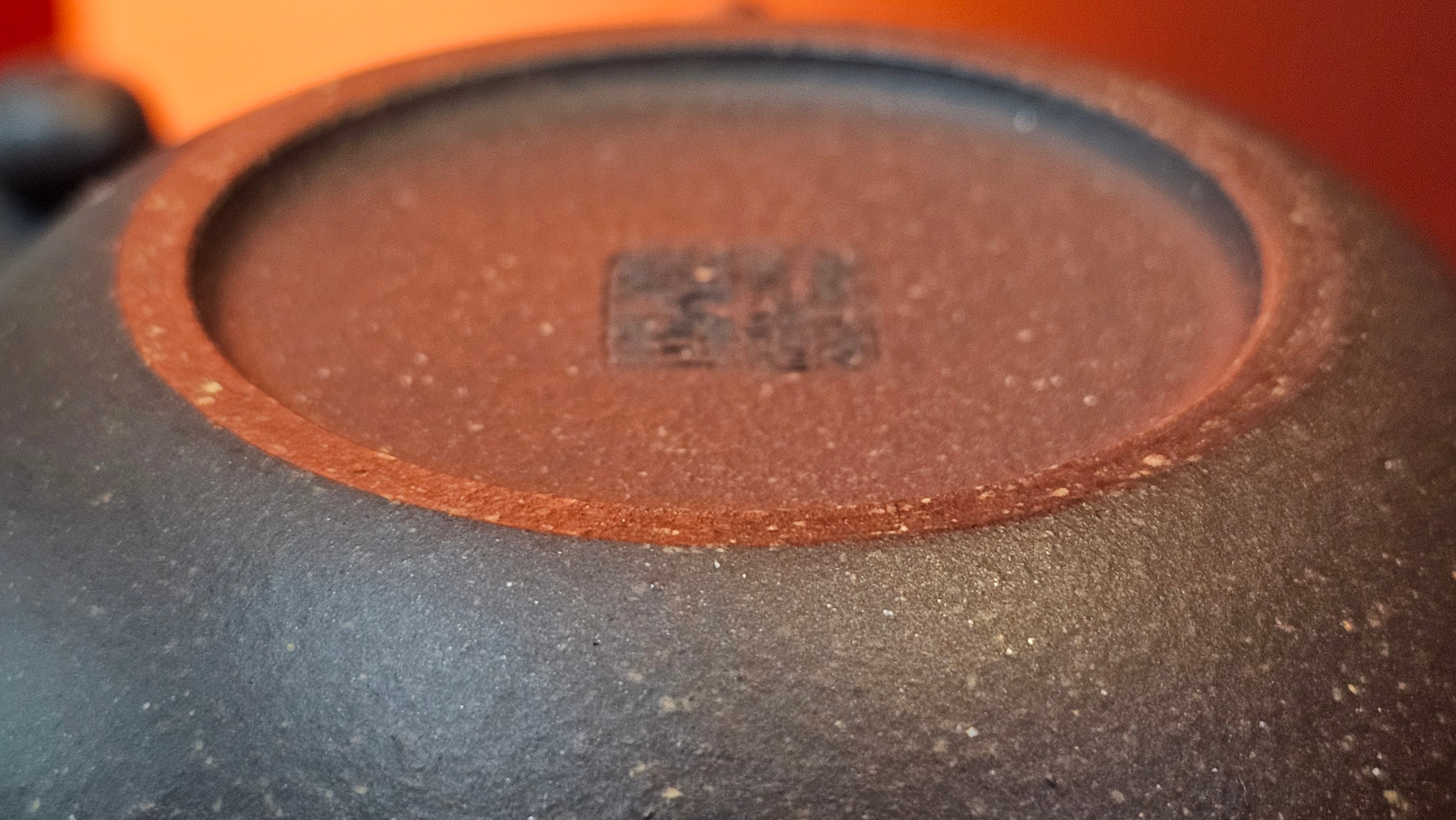 Du Zhi Hu《笃志壶》, 173.9ml, Hei Zi Ni 黑紫泥, by our Craftsman Zhang Huan 张欢, Calligraphy and Bamboos Engraving by Craftsman Yi Cheng 逸成。