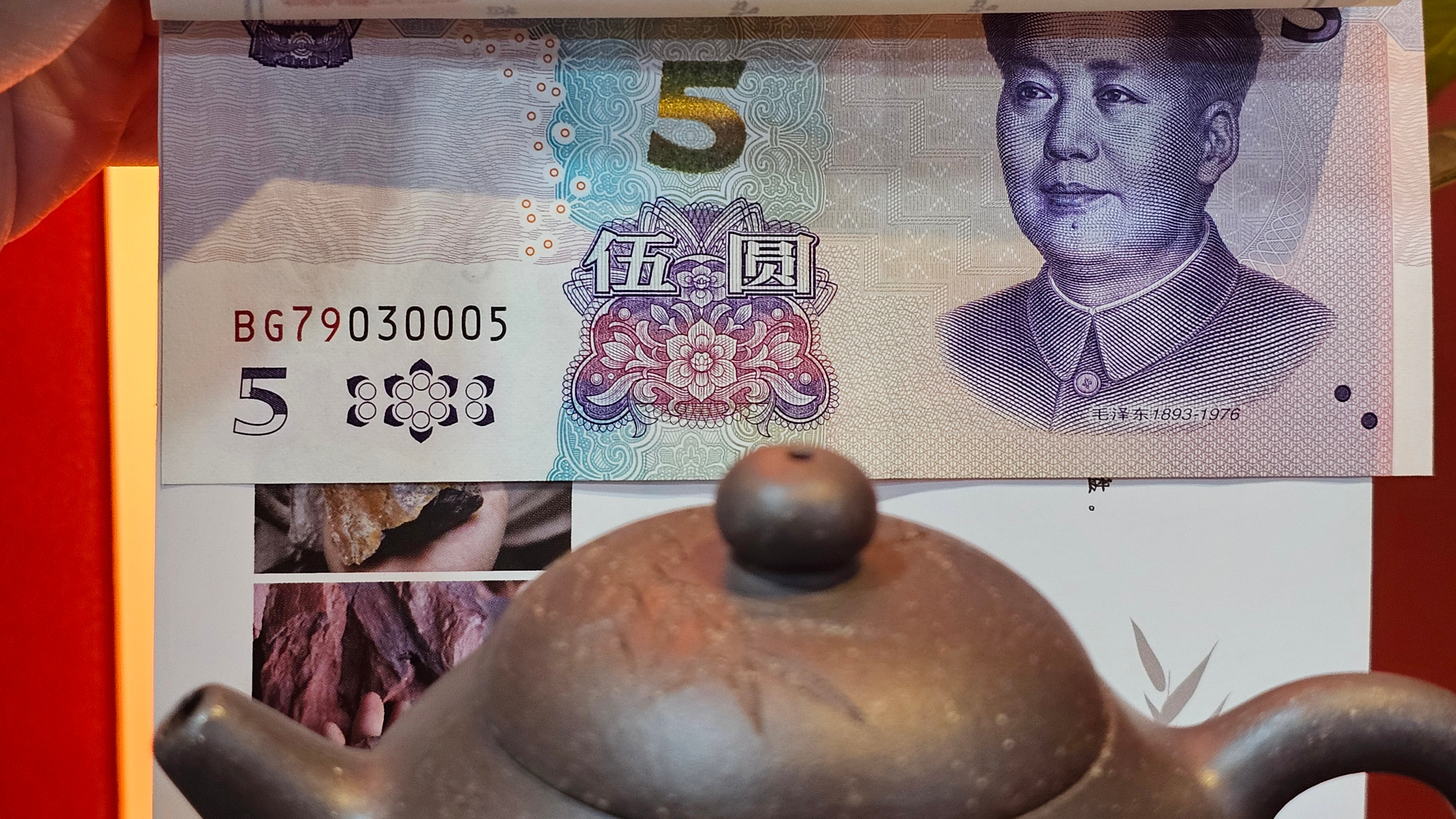 Du Zhi Hu《笃志壶》, 173.9ml, Hei Zi Ni 黑紫泥, by our Craftsman Zhang Huan 张欢, Calligraphy and Bamboos Engraving by Craftsman Yi Cheng 逸成。