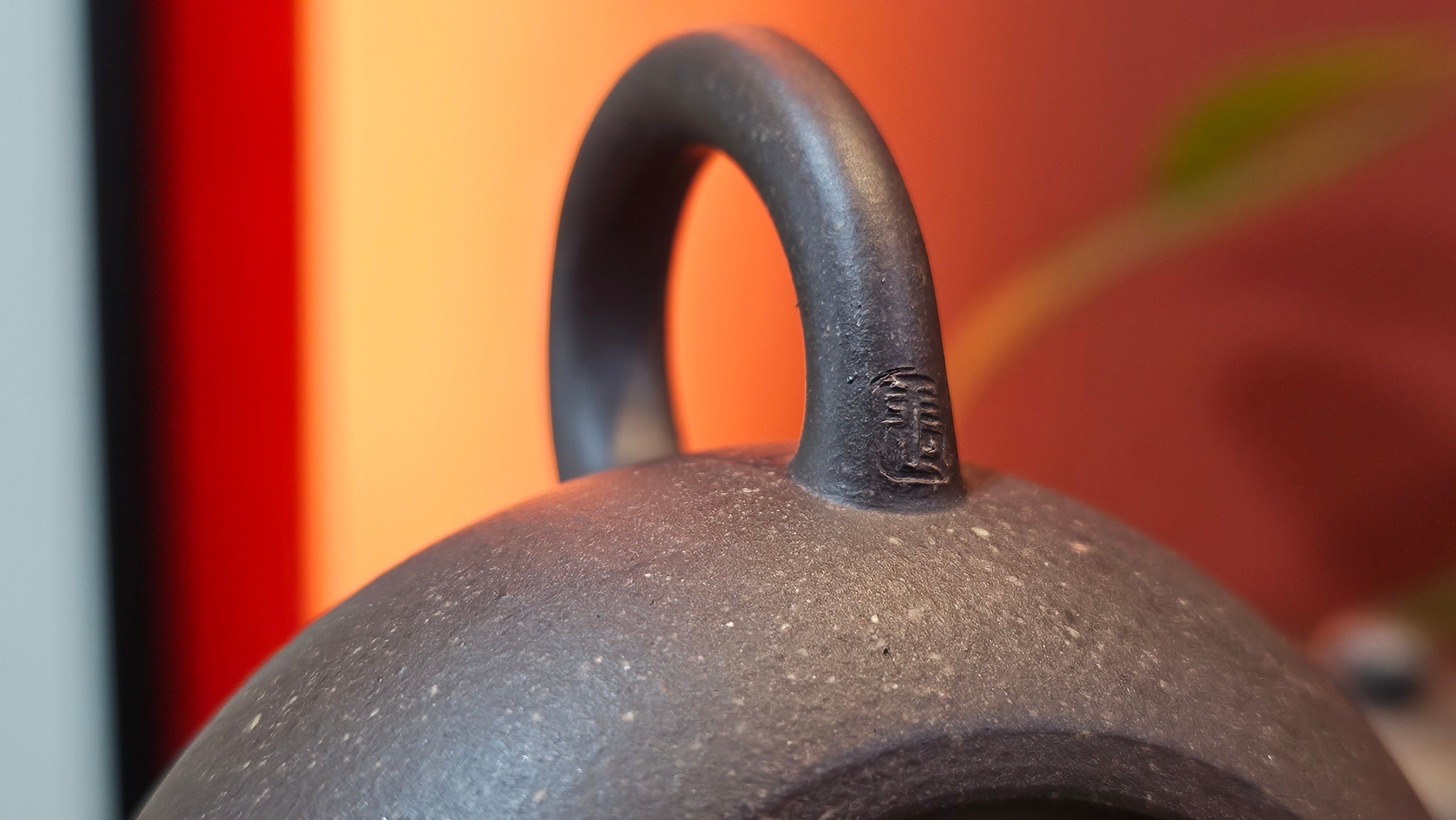 Du Zhi Hu《笃志壶》, 173.9ml, Hei Zi Ni 黑紫泥, by our Craftsman Zhang Huan 张欢, Calligraphy and Bamboos Engraving by Craftsman Yi Cheng 逸成。