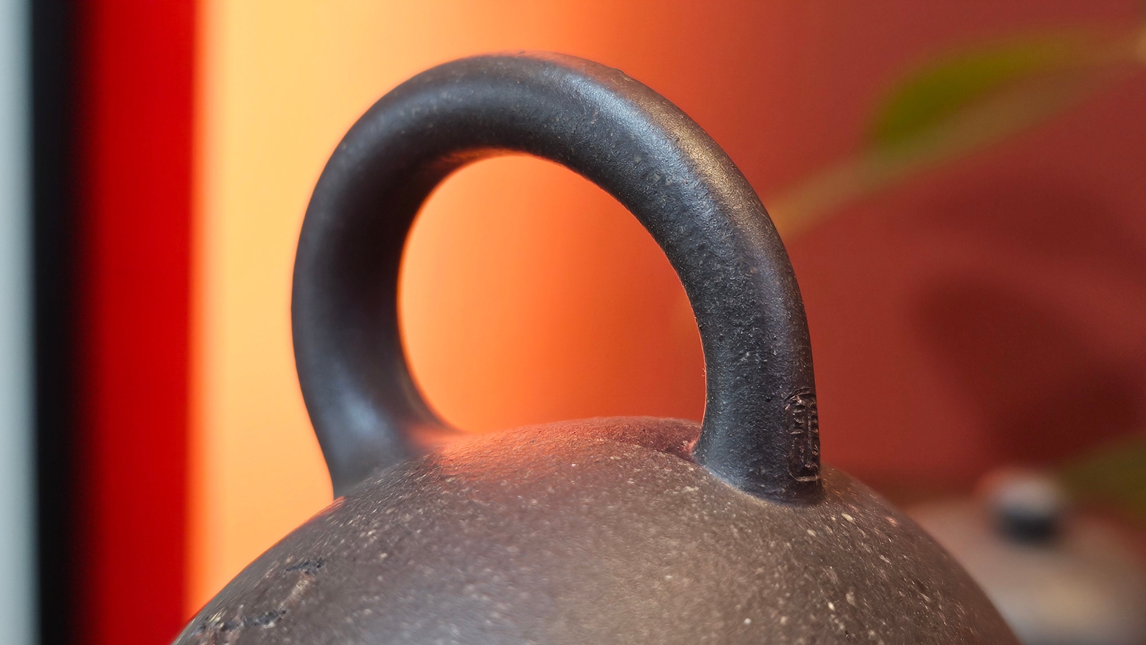 Du Zhi Hu《笃志壶》, 173.9ml, Hei Zi Ni 黑紫泥, by our Craftsman Zhang Huan 张欢, Calligraphy and Bamboos Engraving by Craftsman Yi Cheng 逸成。