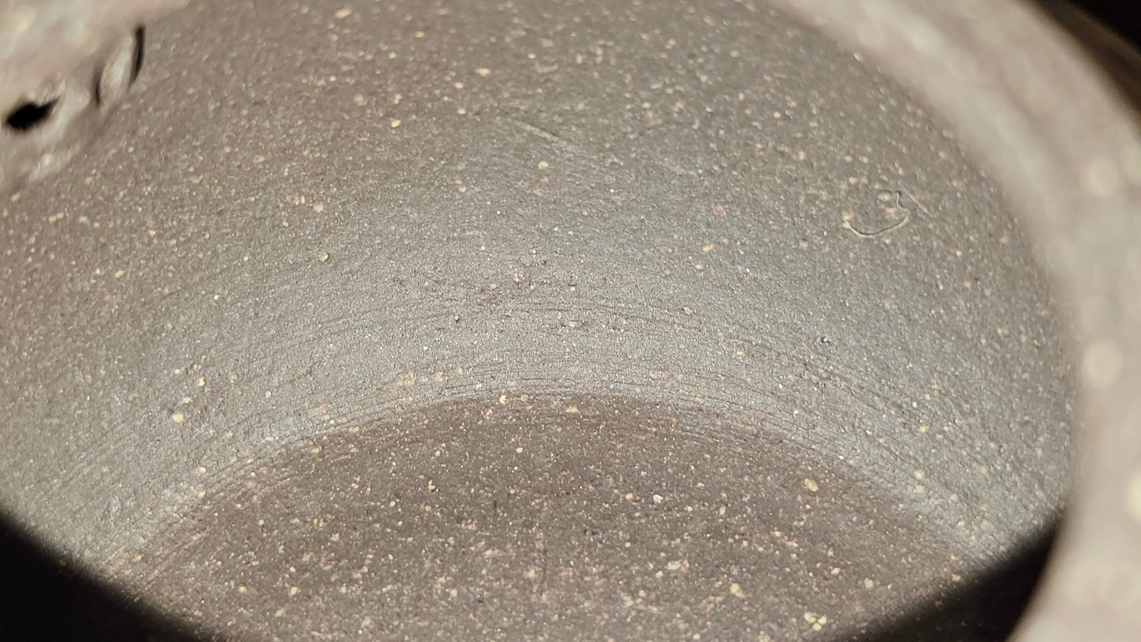 Du Zhi Hu《笃志壶》, 173.9ml, Hei Zi Ni 黑紫泥, by our Craftsman Zhang Huan 张欢, Calligraphy and Bamboos Engraving by Craftsman Yi Cheng 逸成。