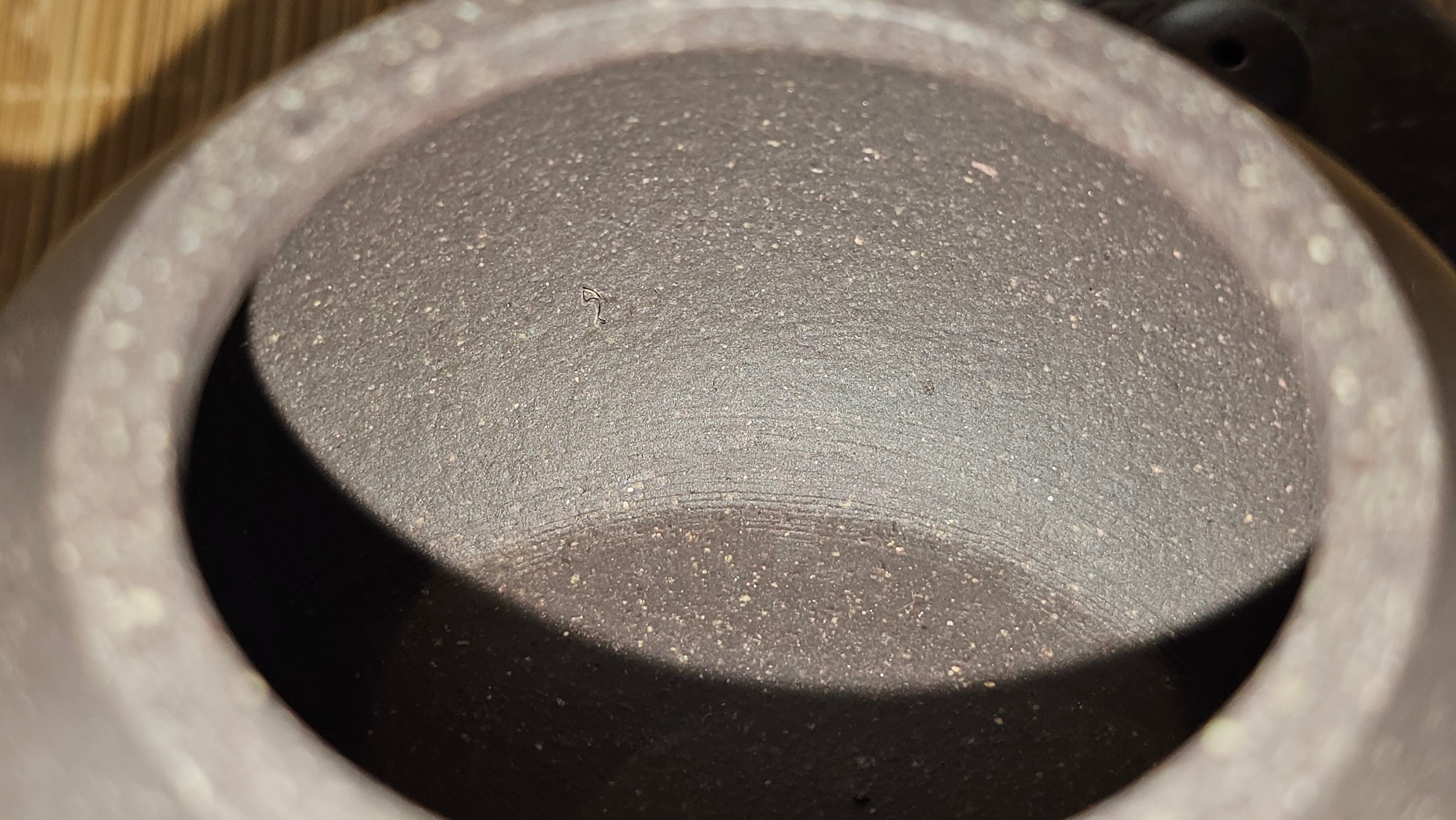 Du Zhi Hu《笃志壶》, 173.9ml, Hei Zi Ni 黑紫泥, by our Craftsman Zhang Huan 张欢, Calligraphy and Bamboos Engraving by Craftsman Yi Cheng 逸成。