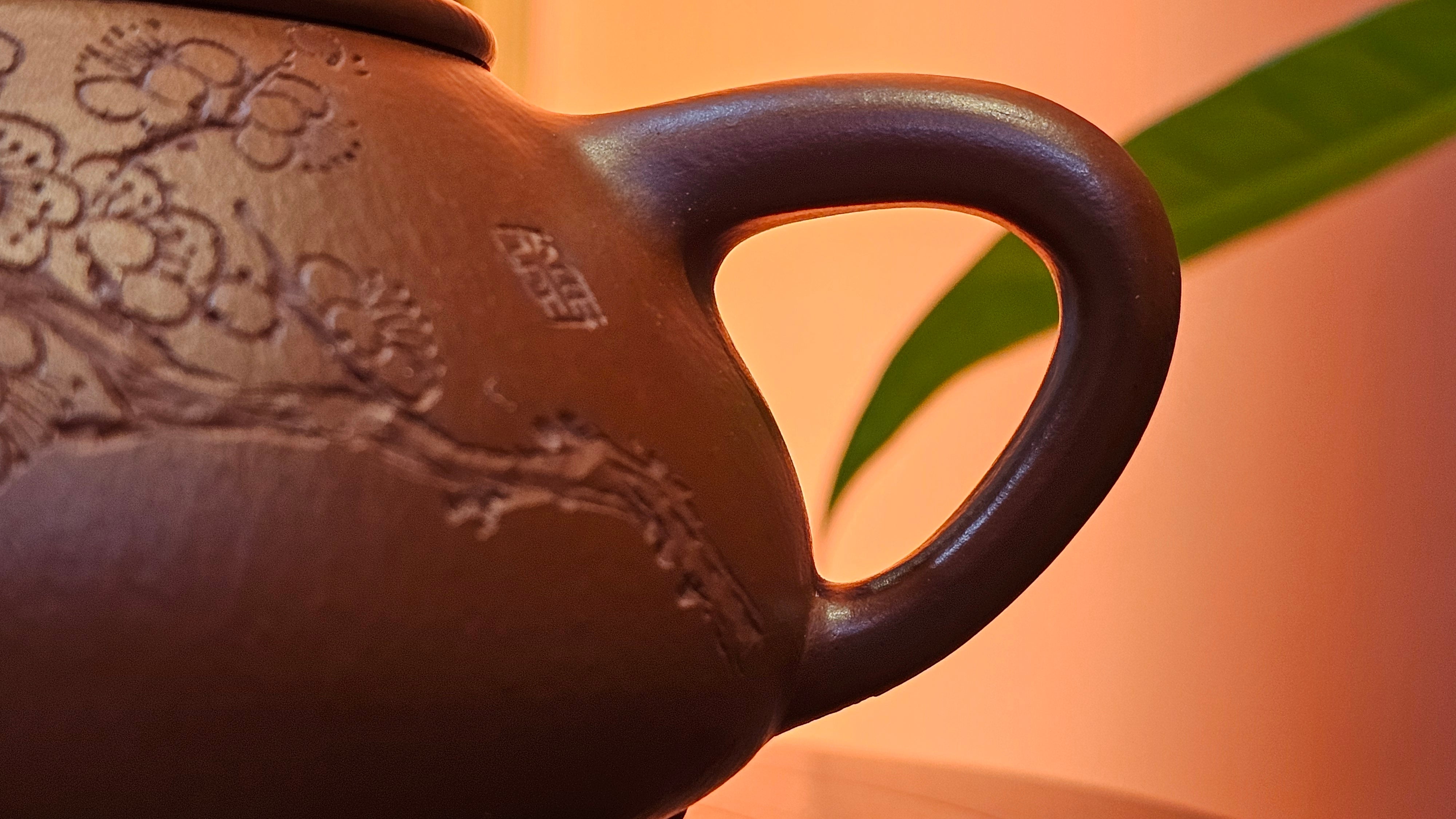 Jing Zhou Shi Piao 景舟石瓢, 276.3ml, Xiao Mei Yao Zhu Ni 小煤窑朱泥, by Craftsman Wang Xing 王兴; "暗香疏影" and Plum Blossoms Engraving by Craftsman Yi De Shu 一德书 ~!Congratulations to Prof A.G.! 0833hrs 10th August 2025! Long Beach, CA!