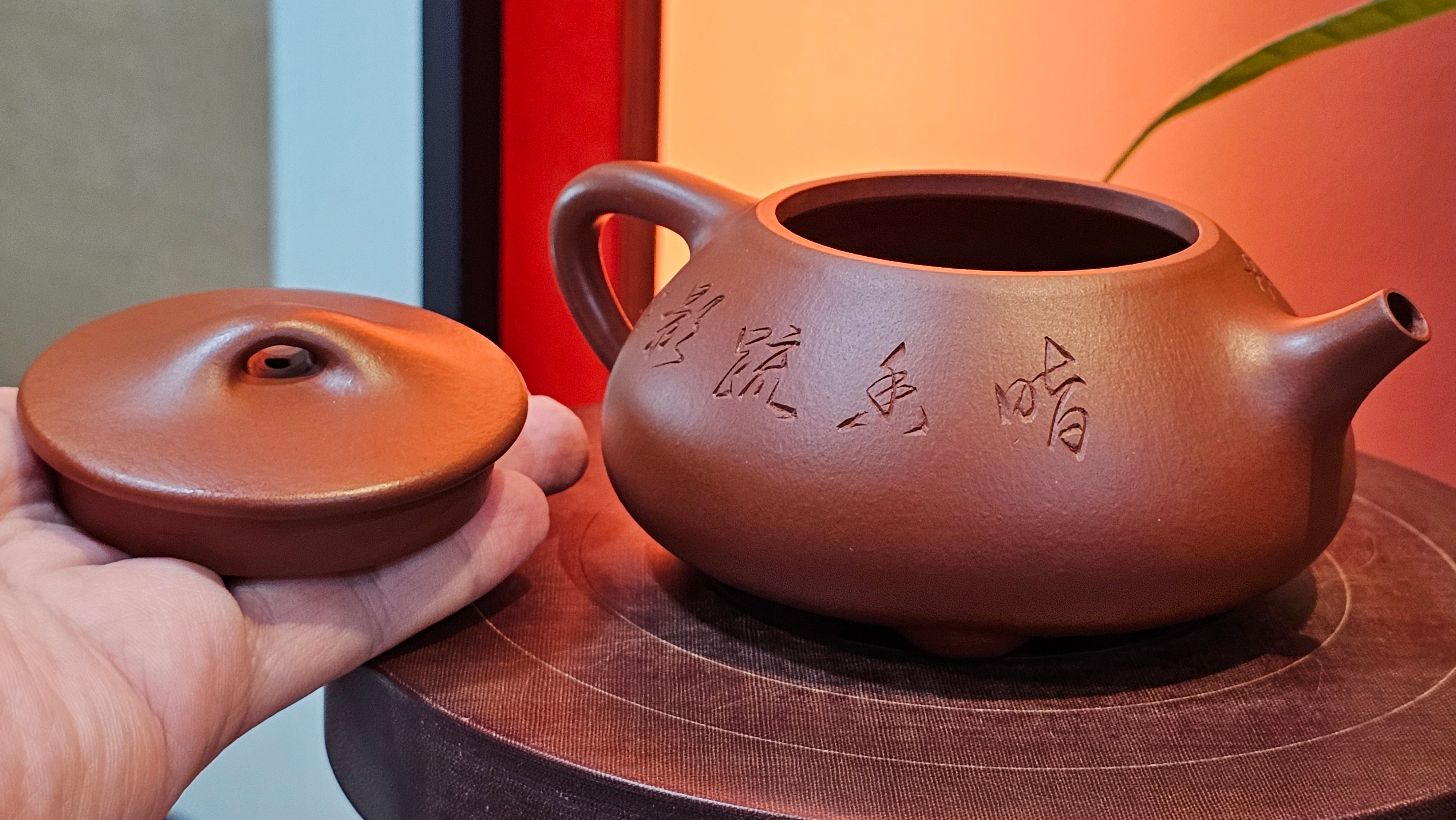 Jing Zhou Shi Piao 景舟石瓢, 276.3ml, Xiao Mei Yao Zhu Ni 小煤窑朱泥, by Craftsman Wang Xing 王兴; "暗香疏影" and Plum Blossoms Engraving by Craftsman Yi De Shu 一德书 ~!Congratulations to Prof A.G.! 0833hrs 10th August 2025! Long Beach, CA!